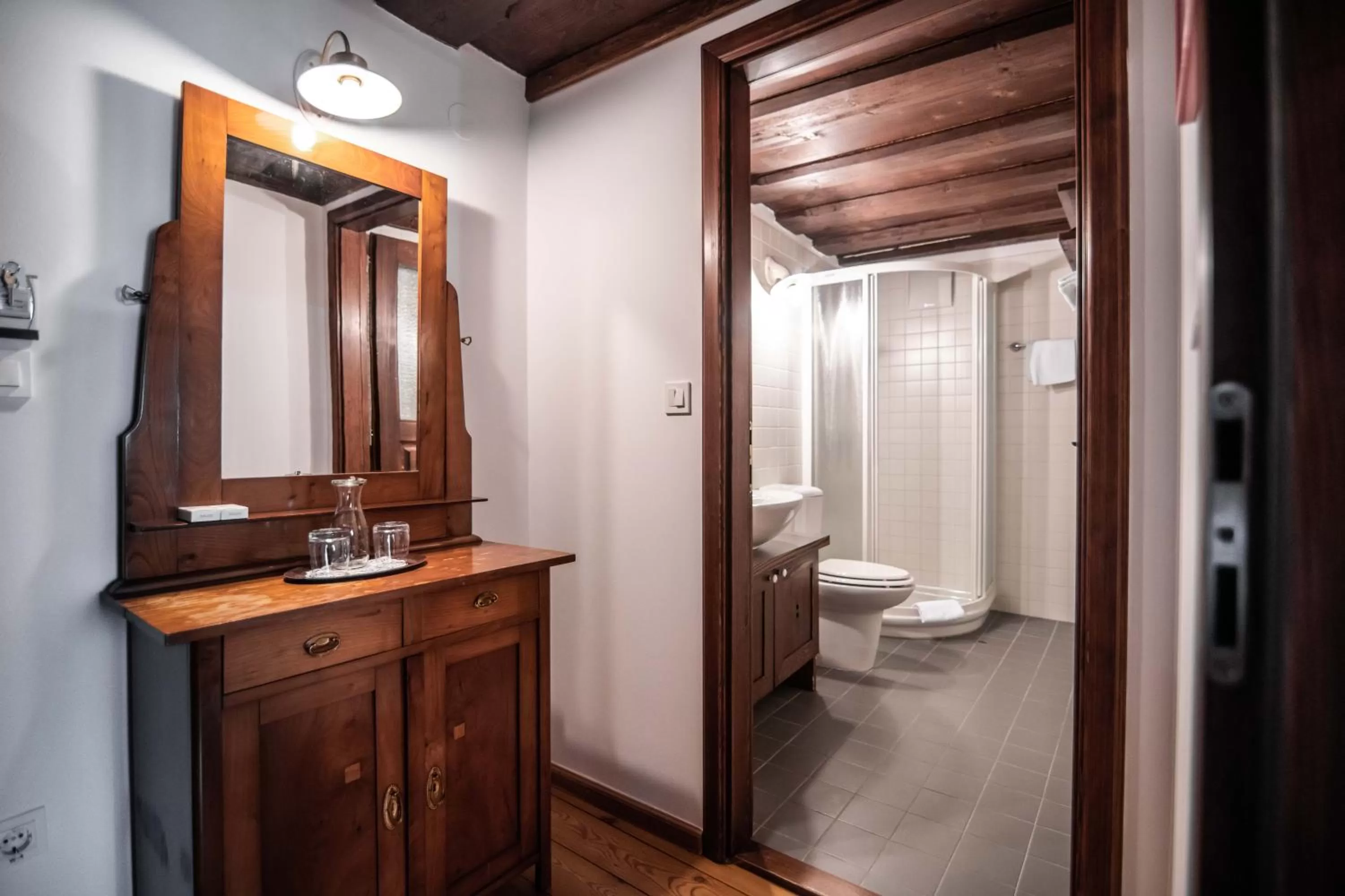 Shower in Hotel Dvor Jezersek Brnik