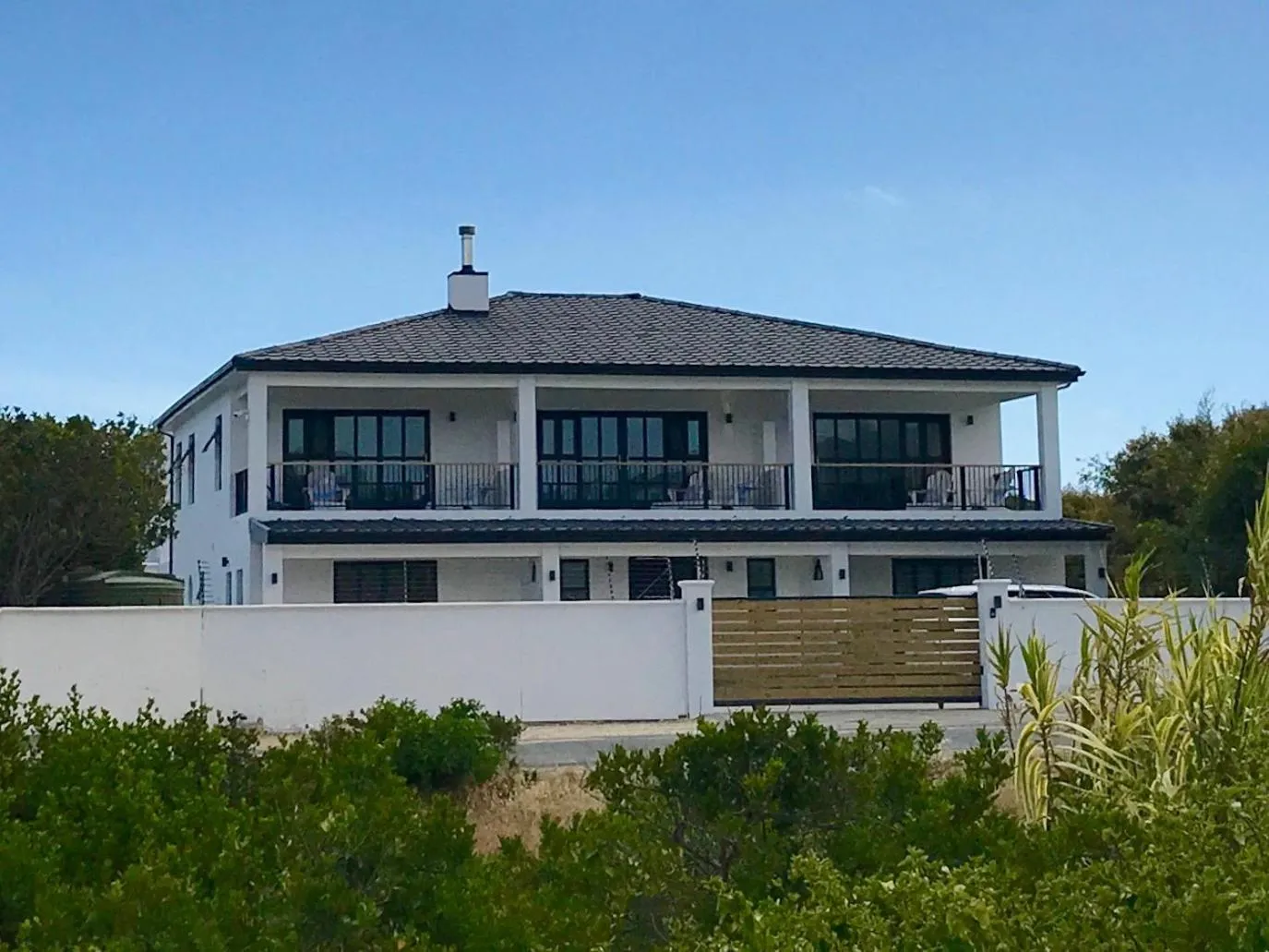 Facade/entrance in Whale Rock Luxury Lodge