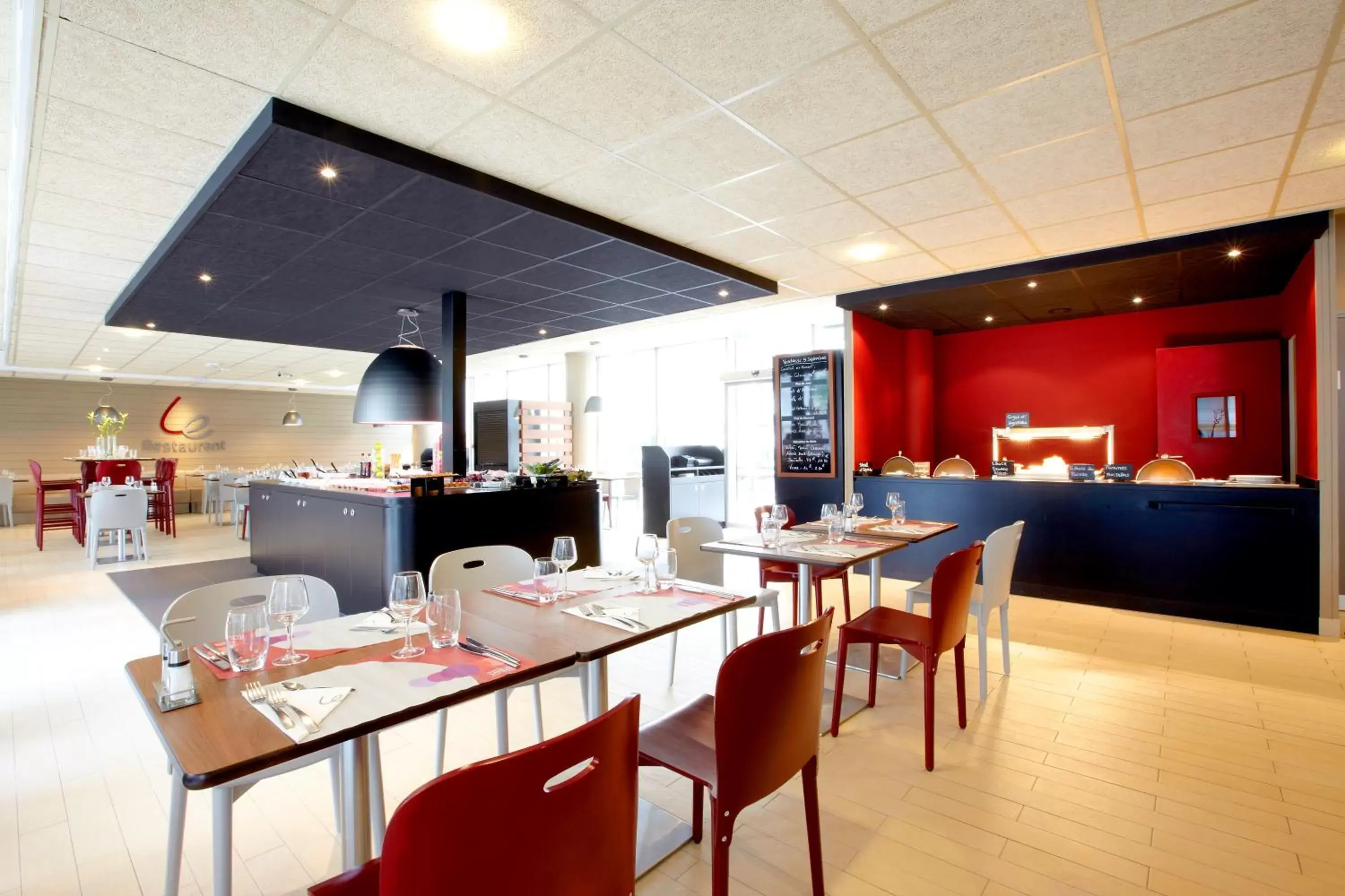 Restaurant/Places to Eat in Campanile Paris 19 - La Villette