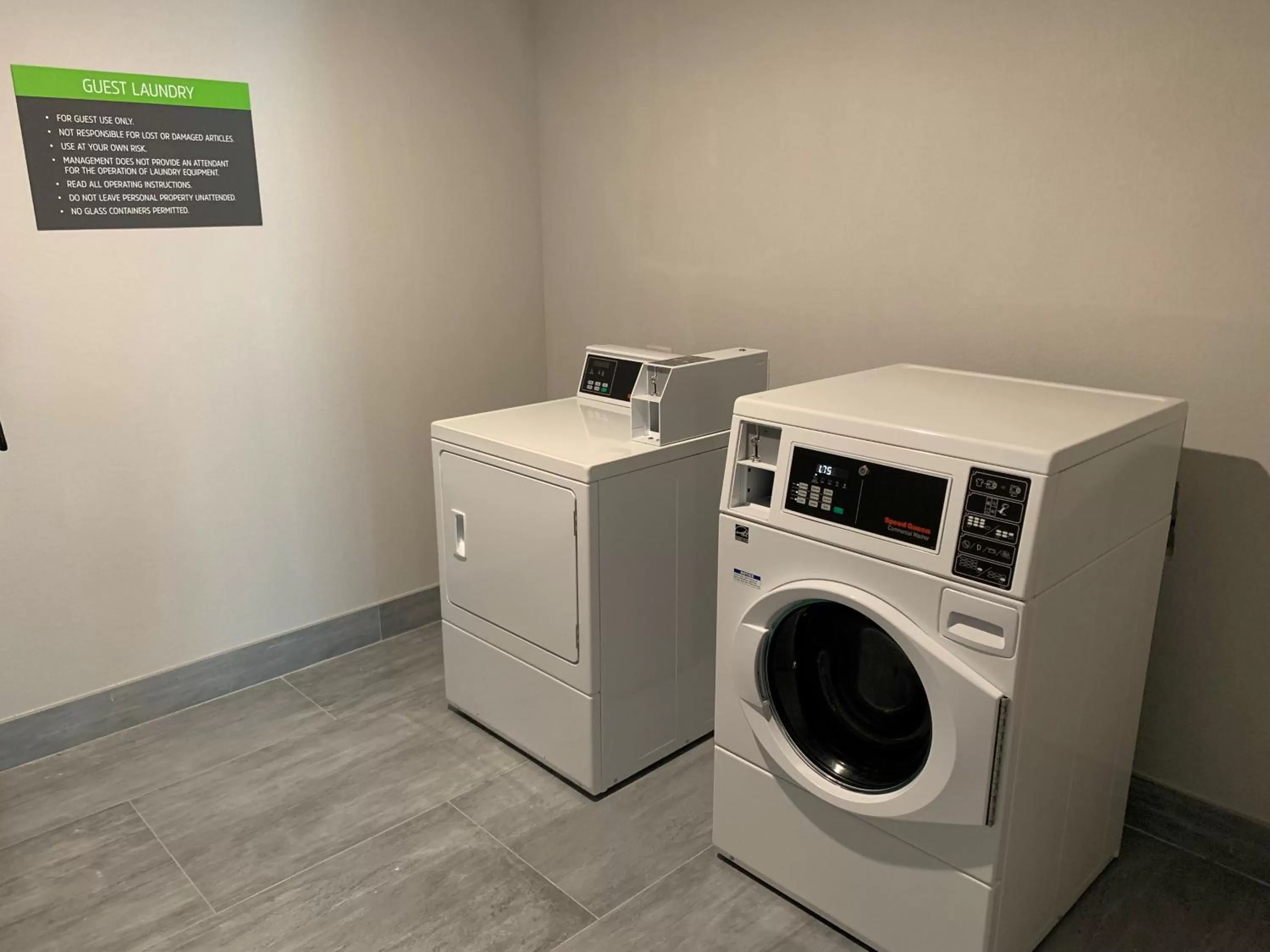 laundry in La Quinta Inn & Suites by Wyndham Galveston North at I-45