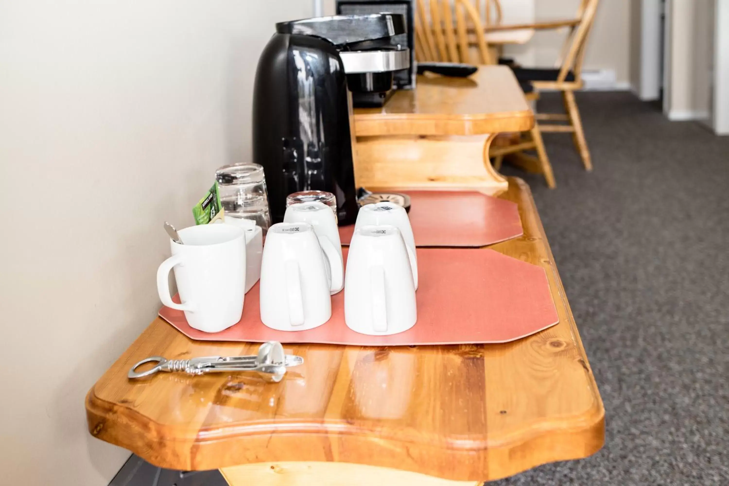 Coffee/Tea Facilities in Crescent Motel