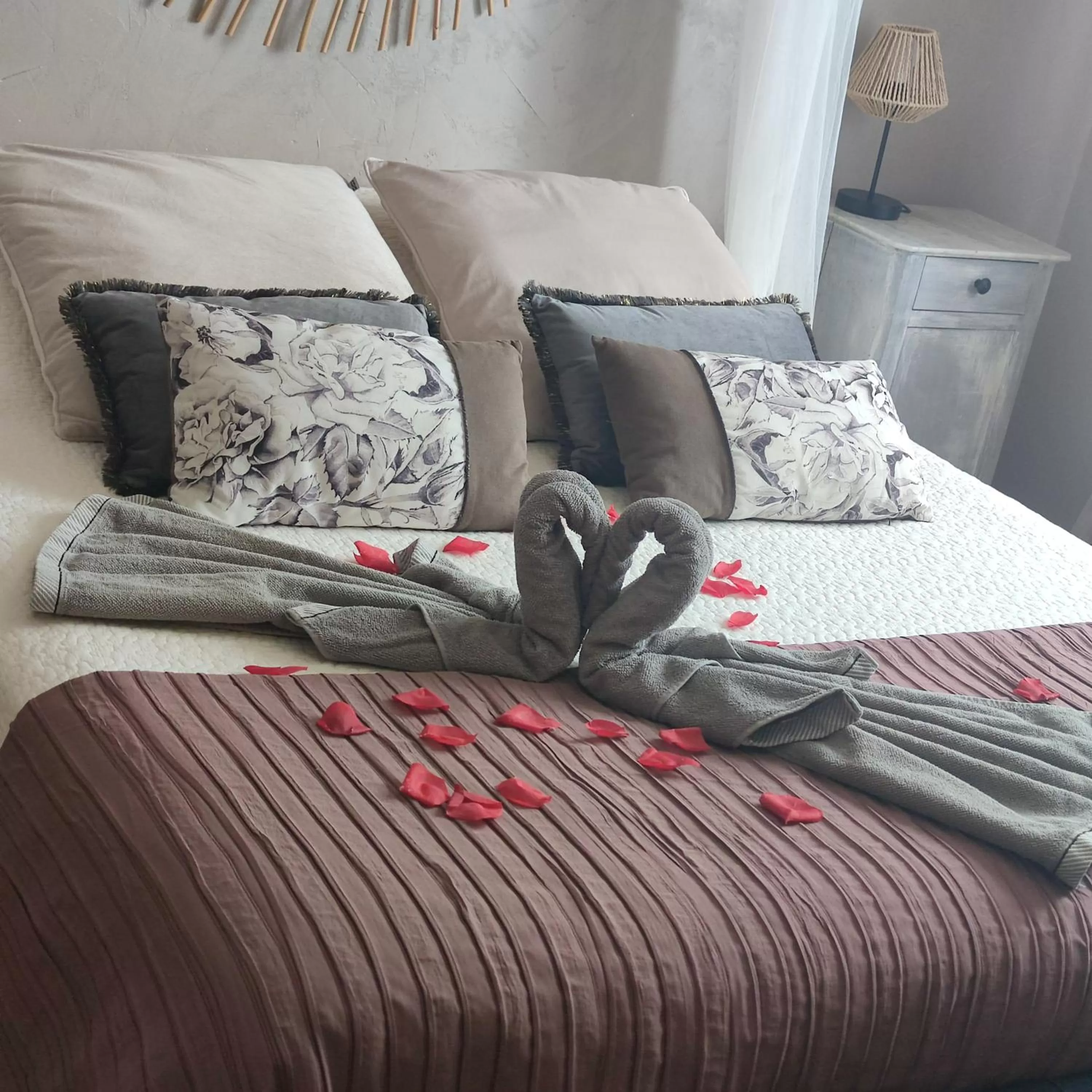 Bed in L’Antre d’Eux