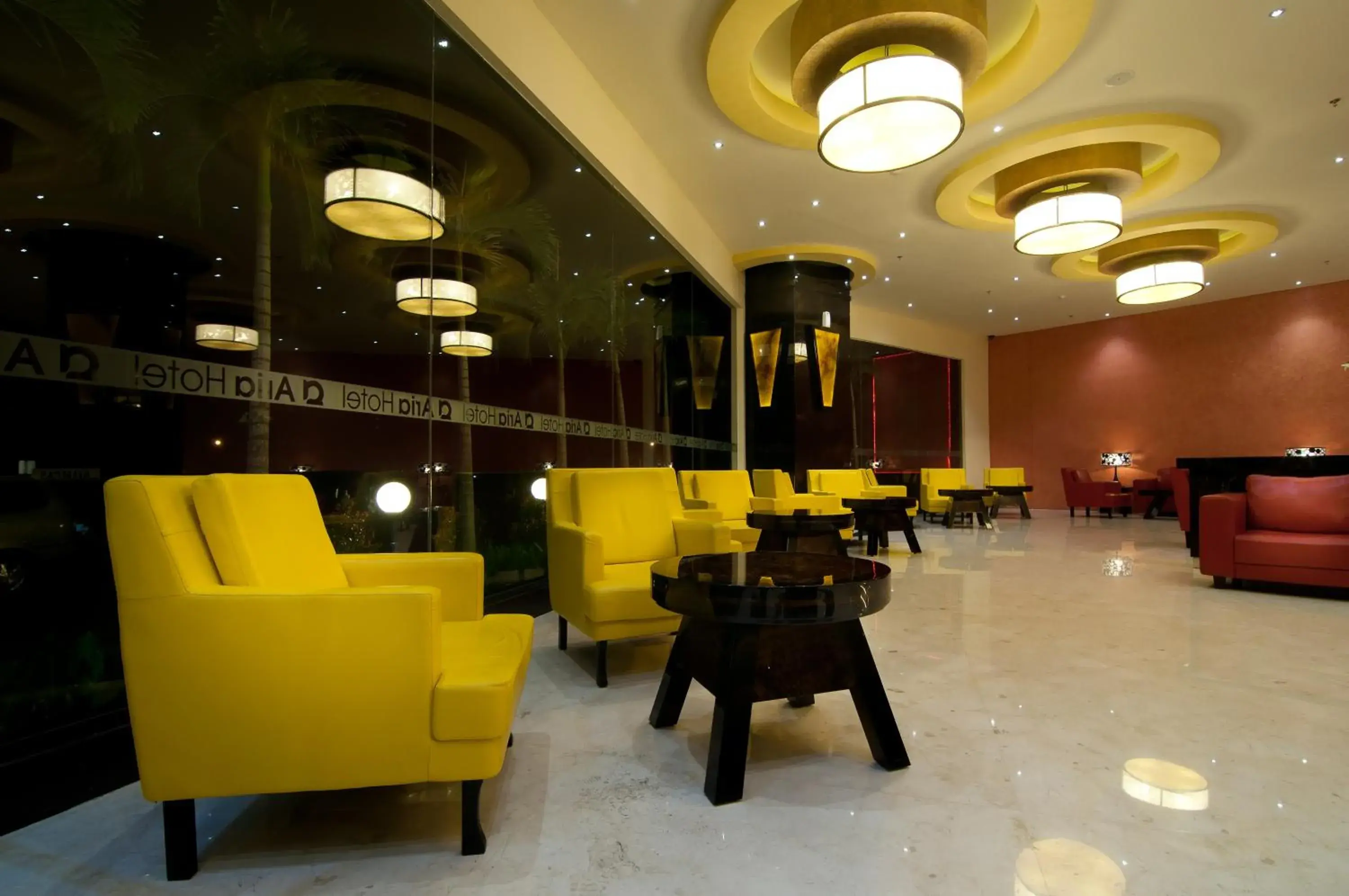 Communal lounge/ TV room in Aria Gajayana Hotel