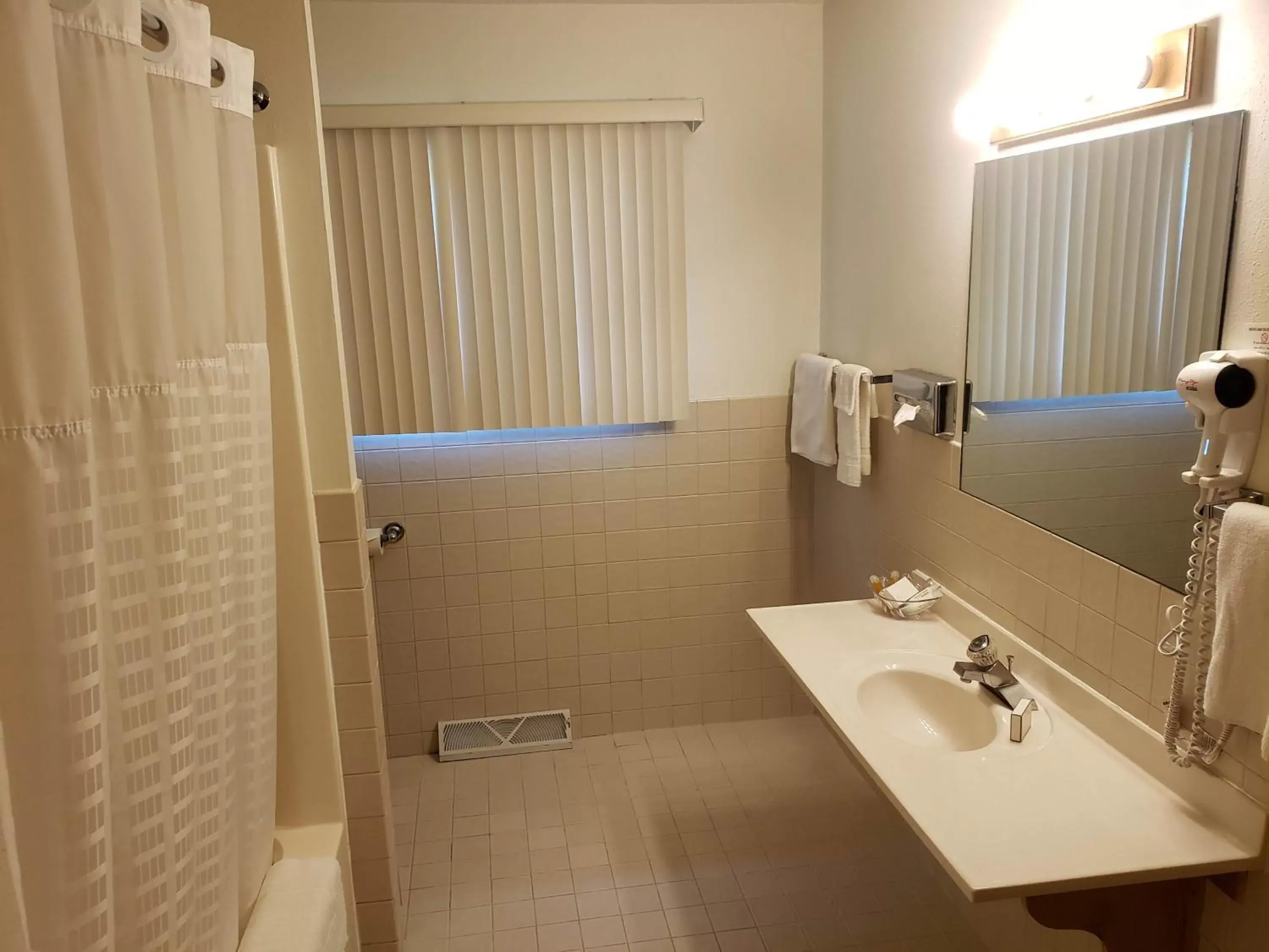 Bathroom in Round Barn Lodge