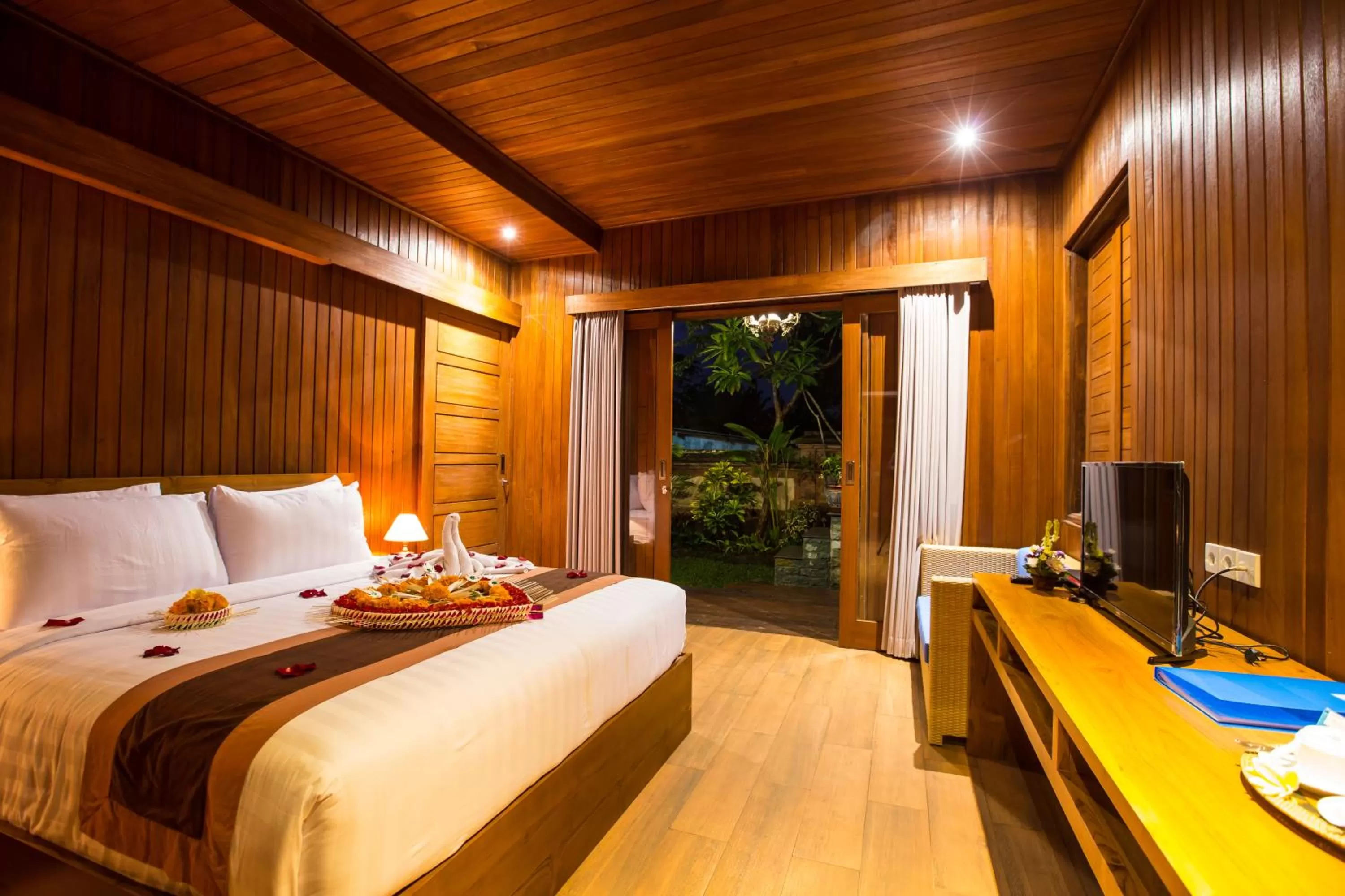 Bed in Seken Cottages Ubud