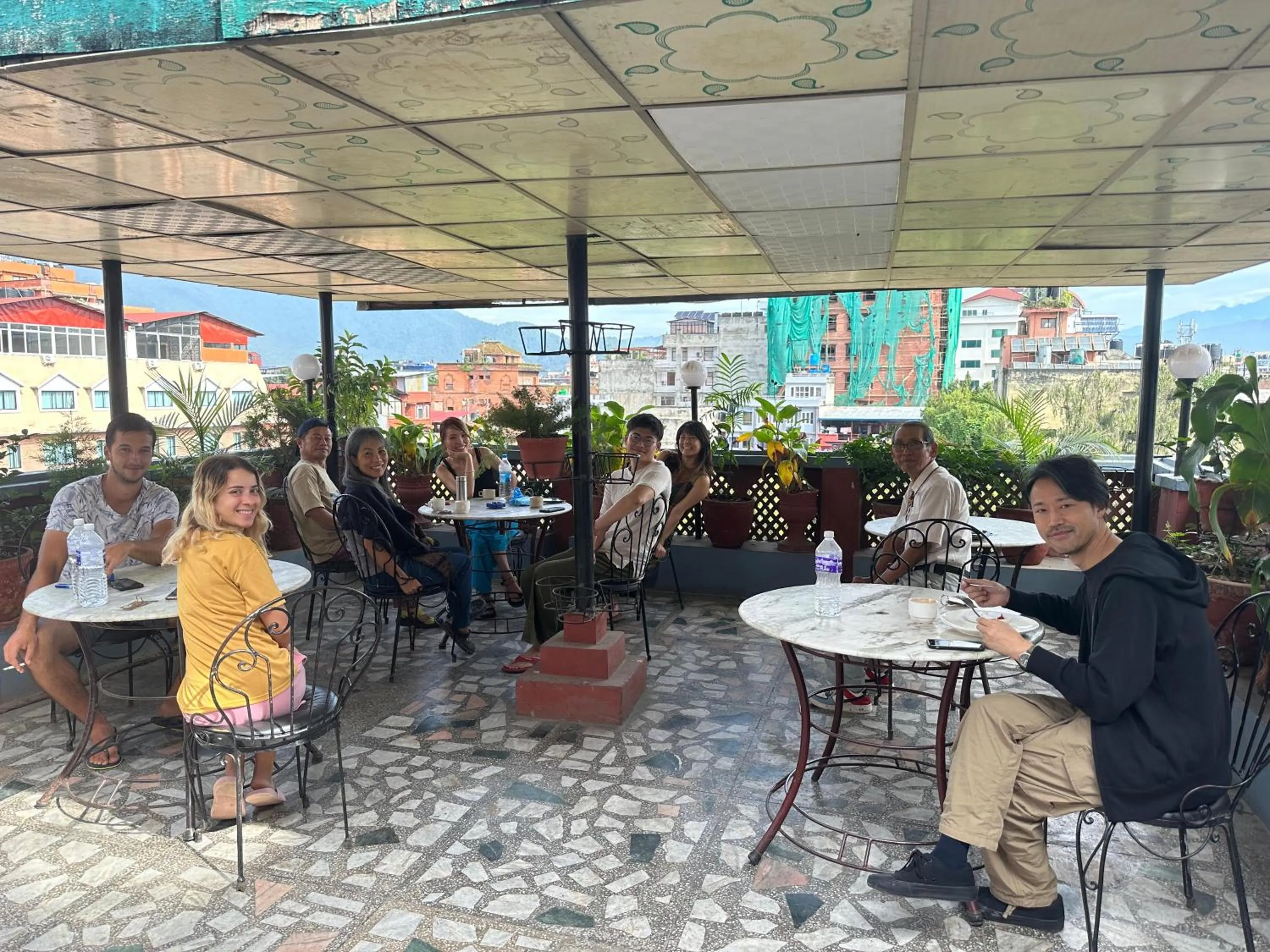 Restaurant/places to eat in Hotel Travelers Home