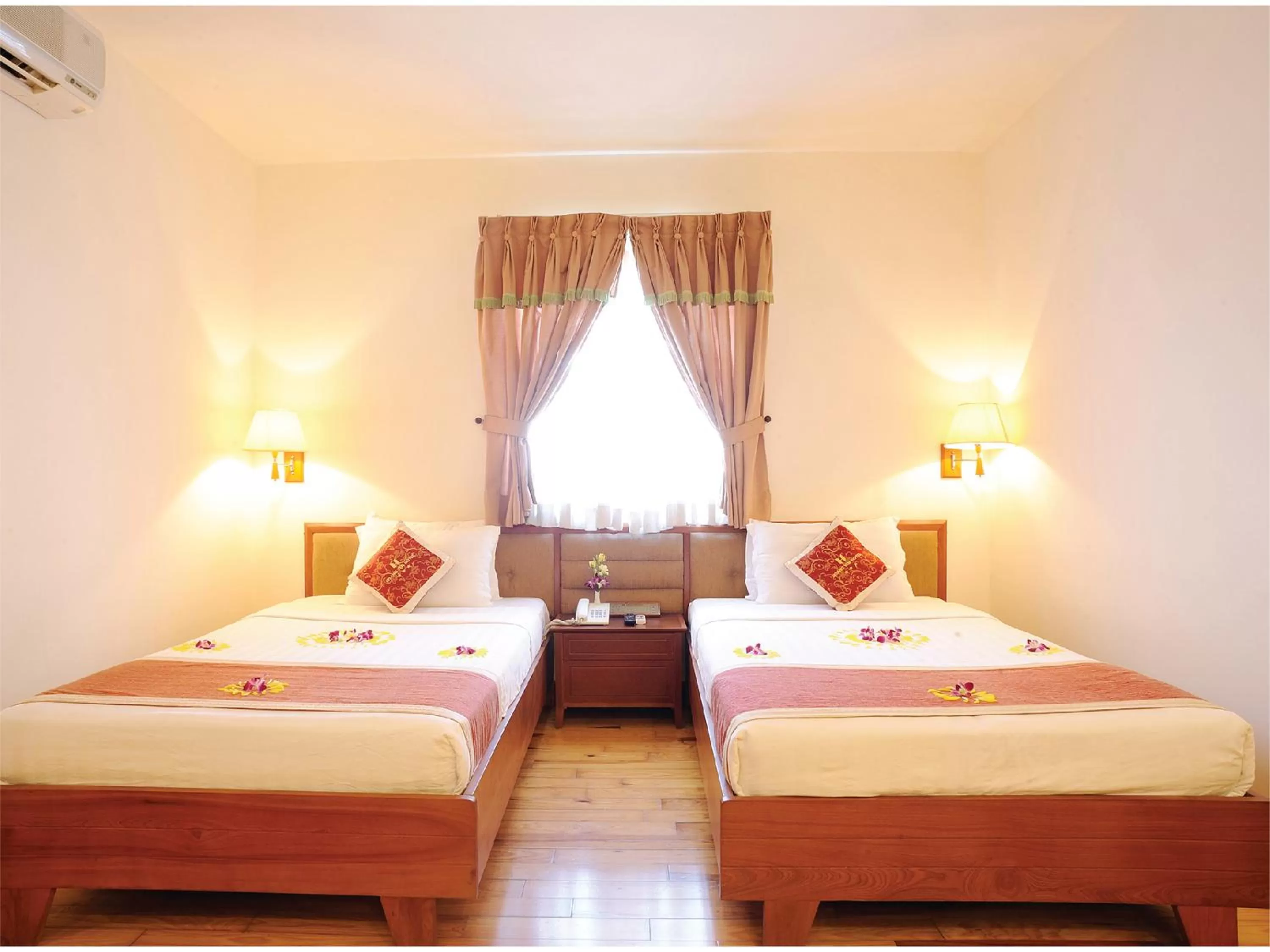 Luxury Twin Room in Hoang Yen Hotel