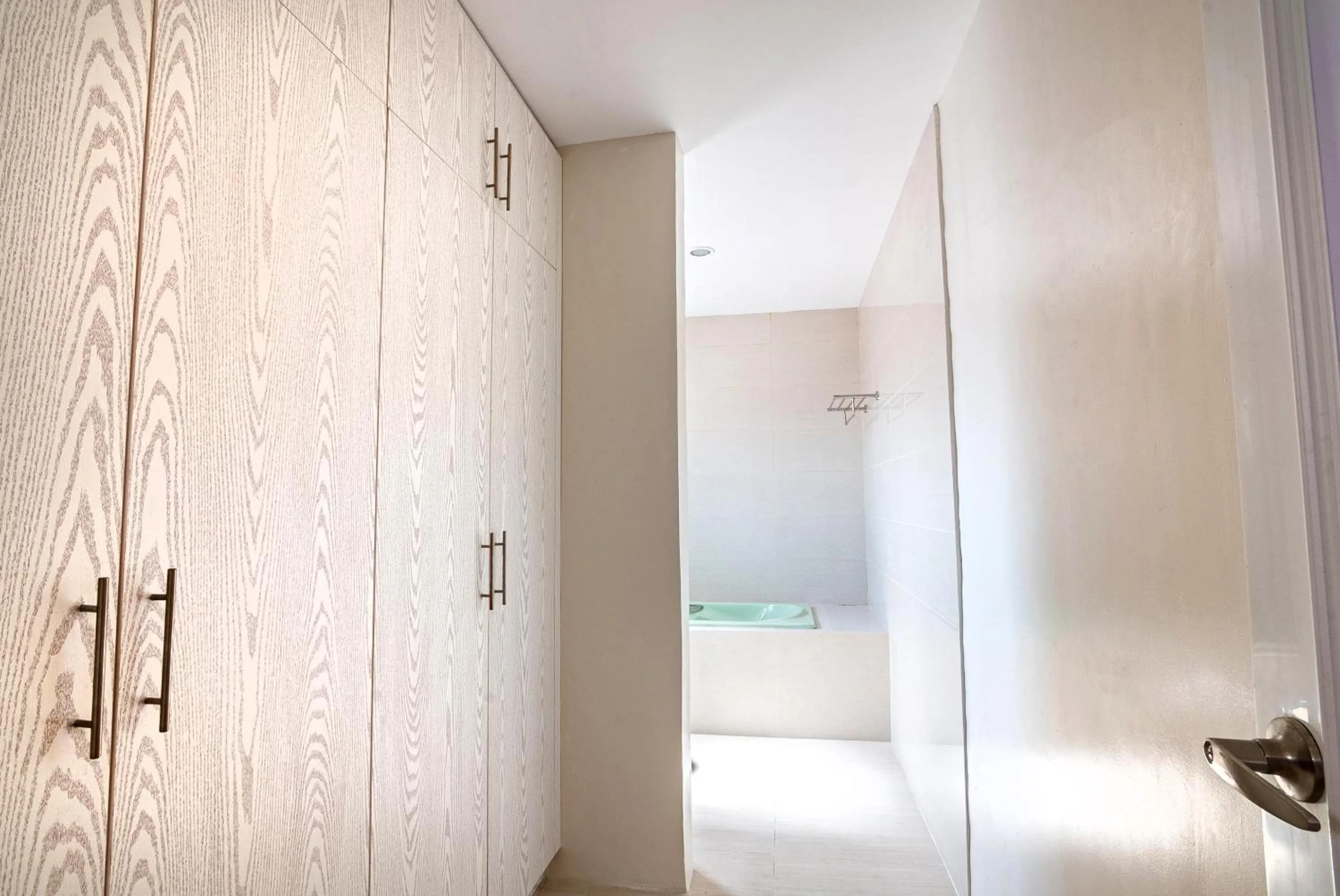 wardrobe in Kiwi Hotel