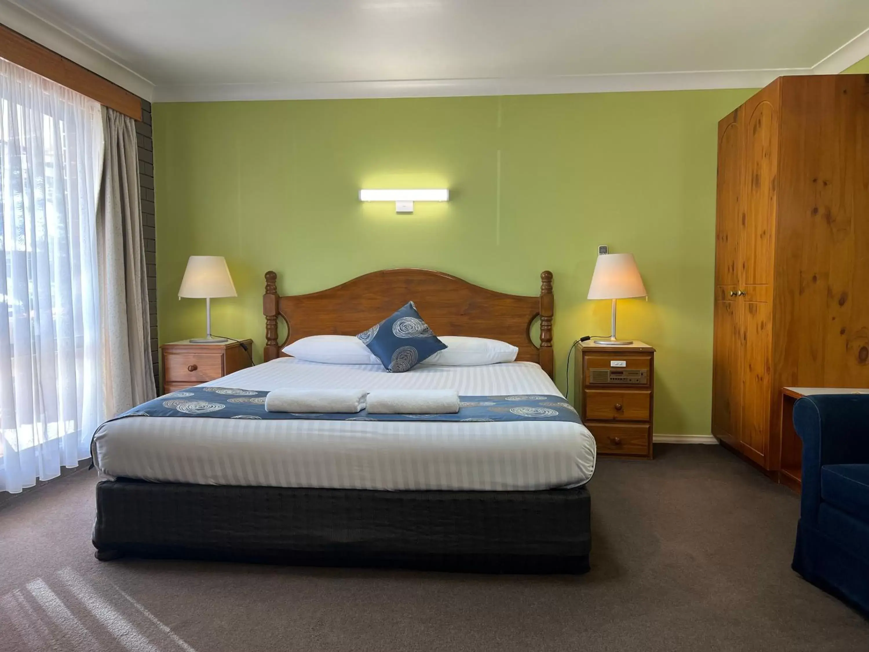 Bed in Tumut Valley Motel