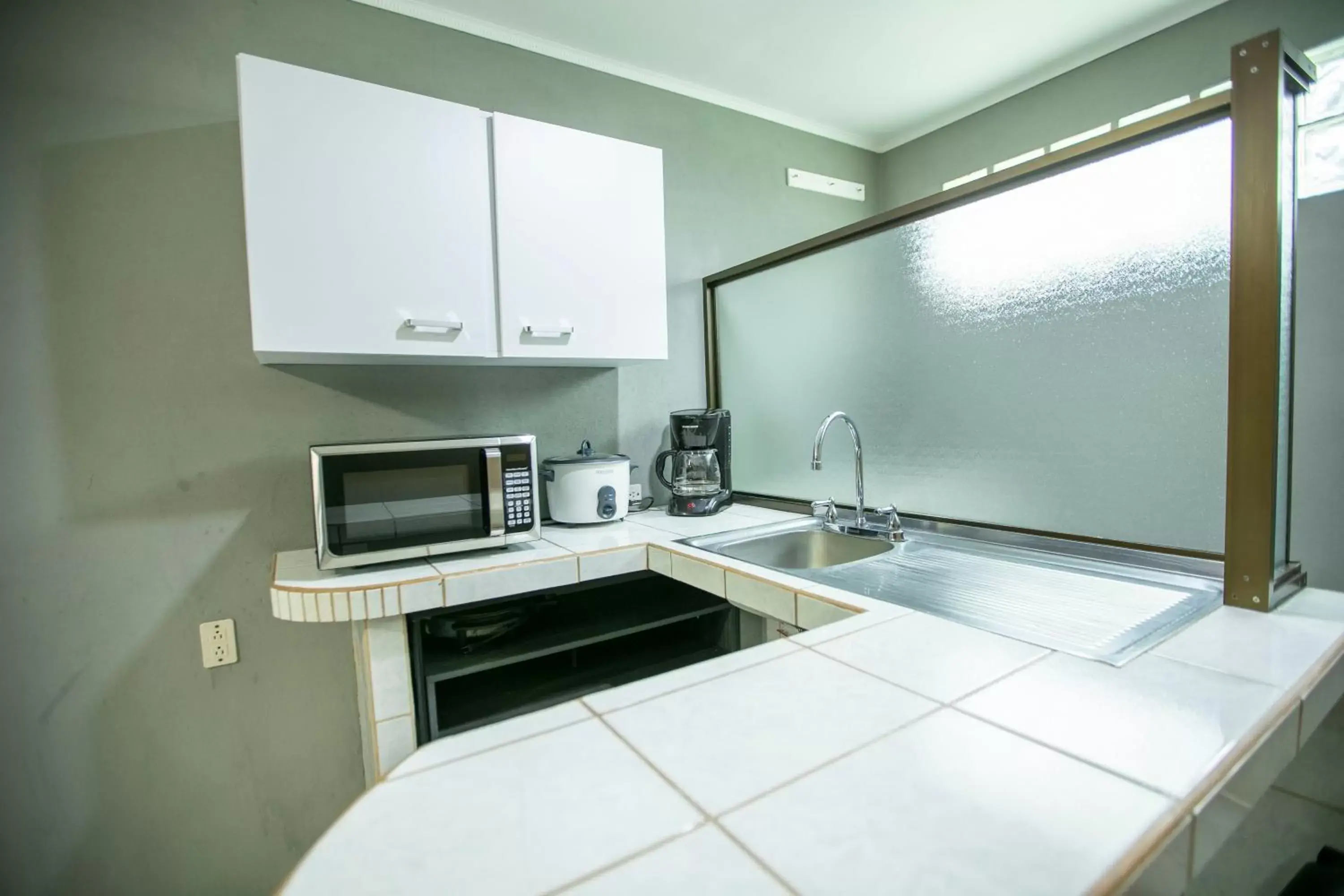 Kitchen or kitchenette, Kitchen/Kitchenette in Coati Arenal Lodge