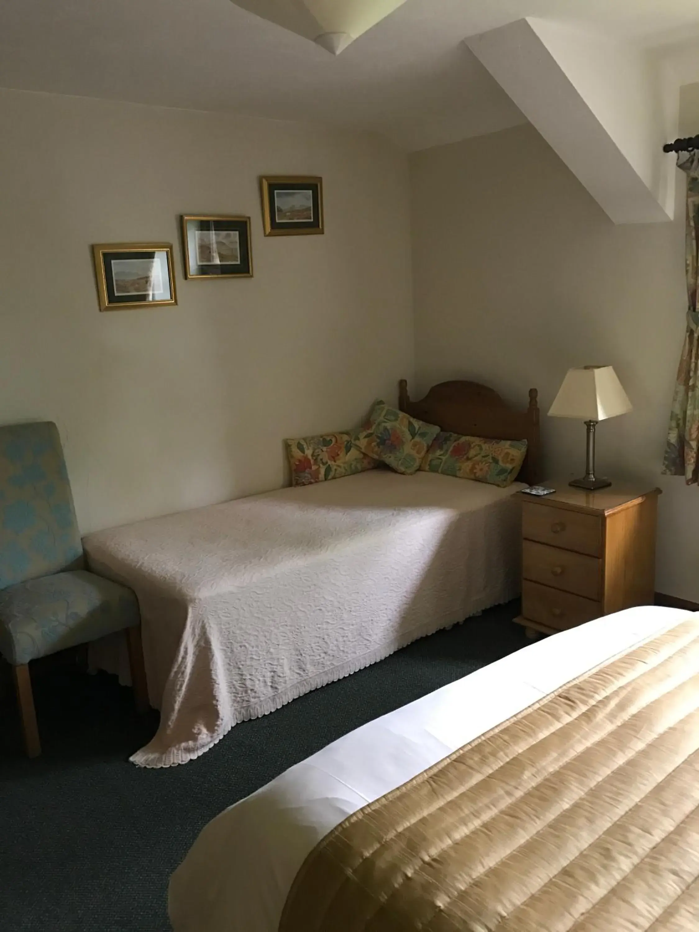 Bedroom, Bed in Middle Flass Lodge