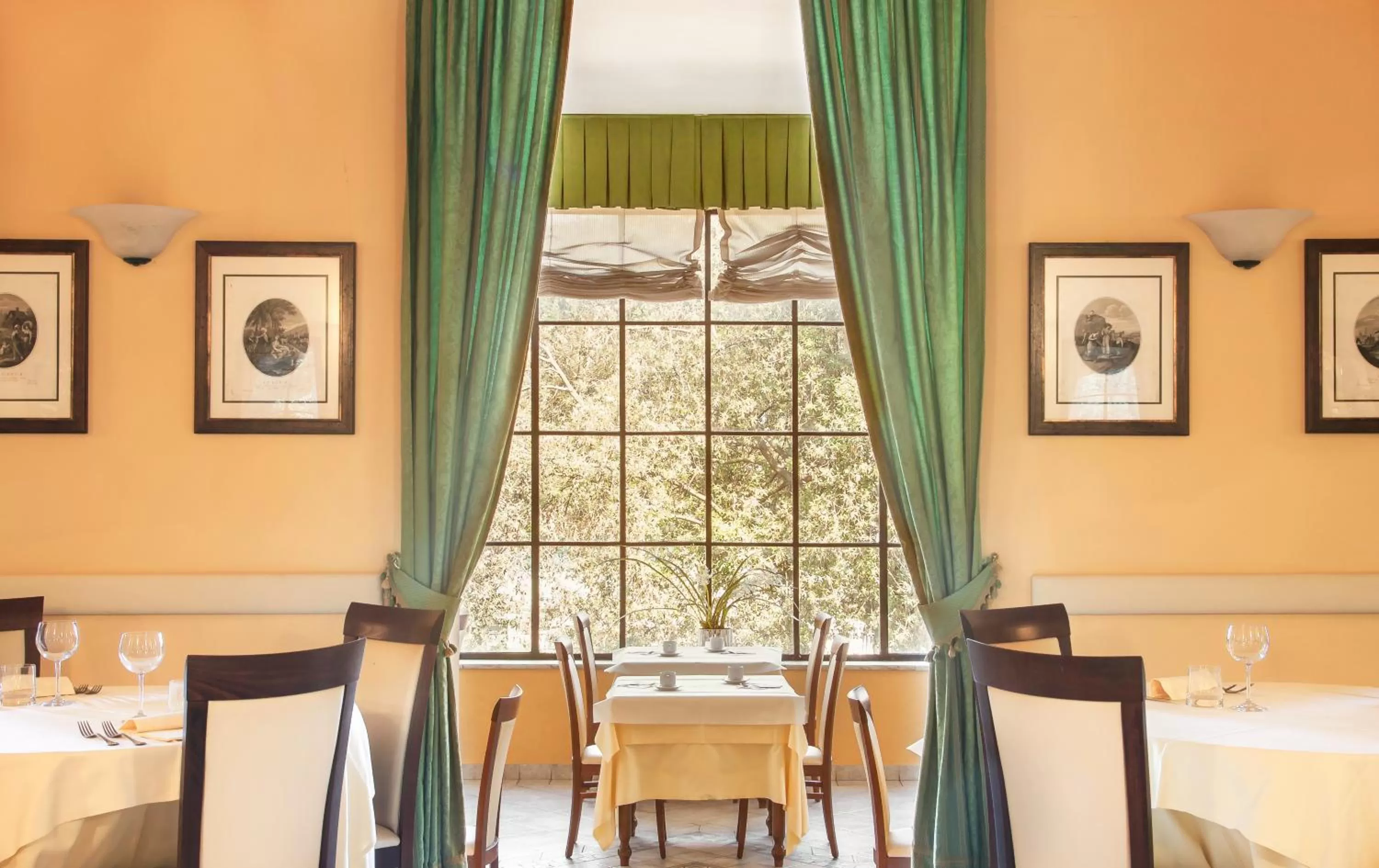 Restaurant/places to eat in Albergo Chiusarelli