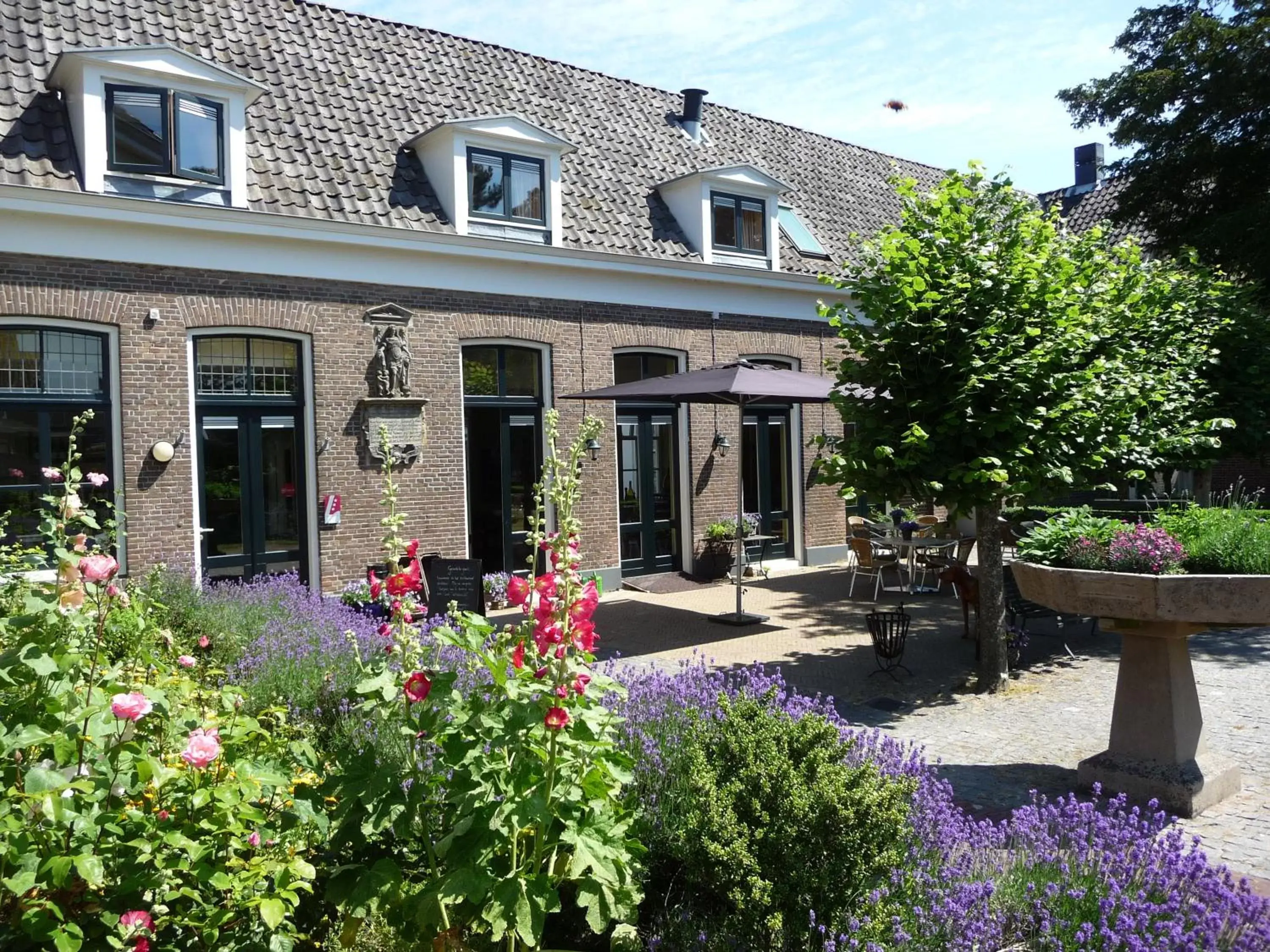 Facade/entrance, Property Building in Het Weeshuis