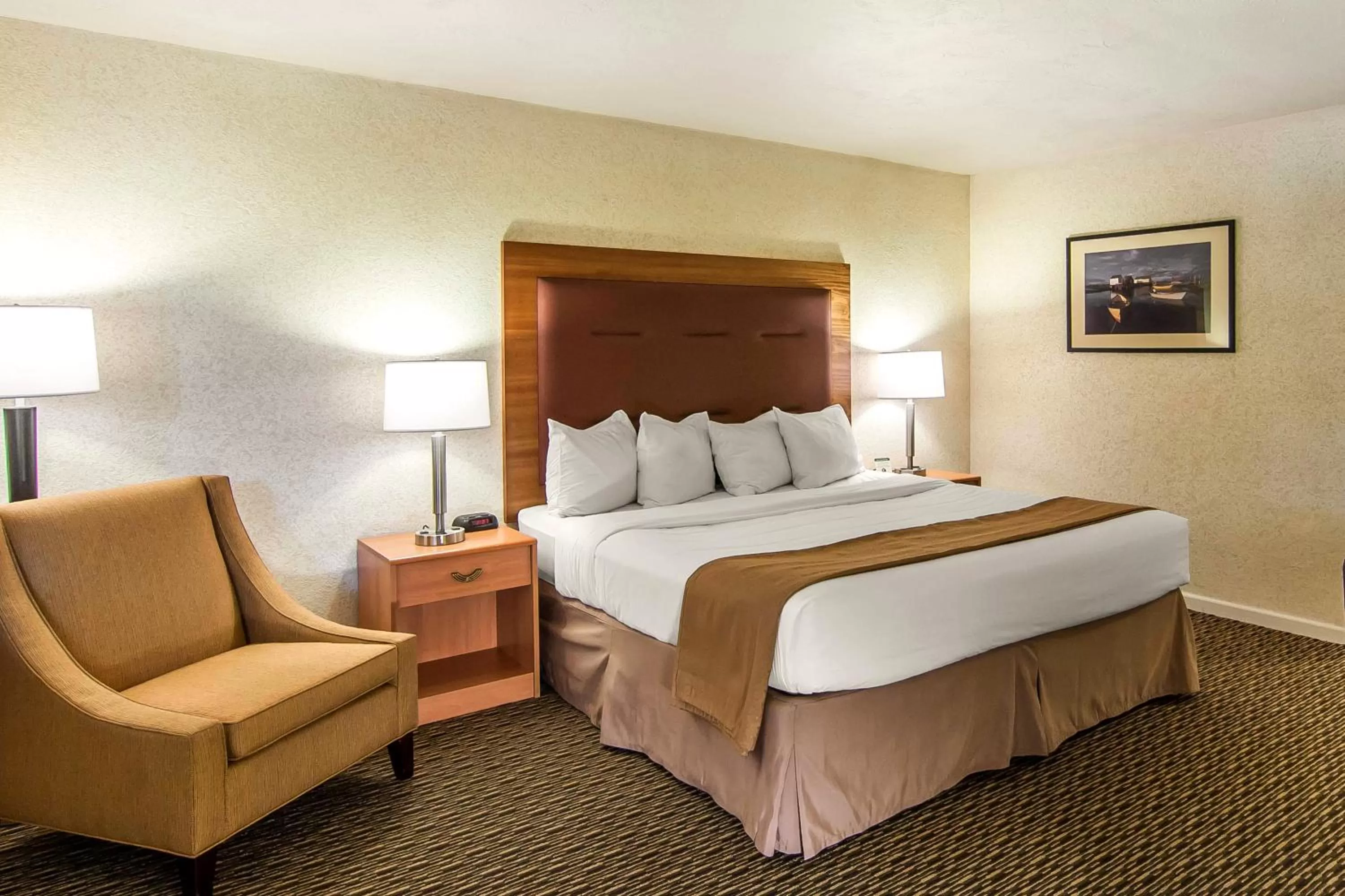 Bedroom, Bed in Quality Inn & Suites at Coos Bay