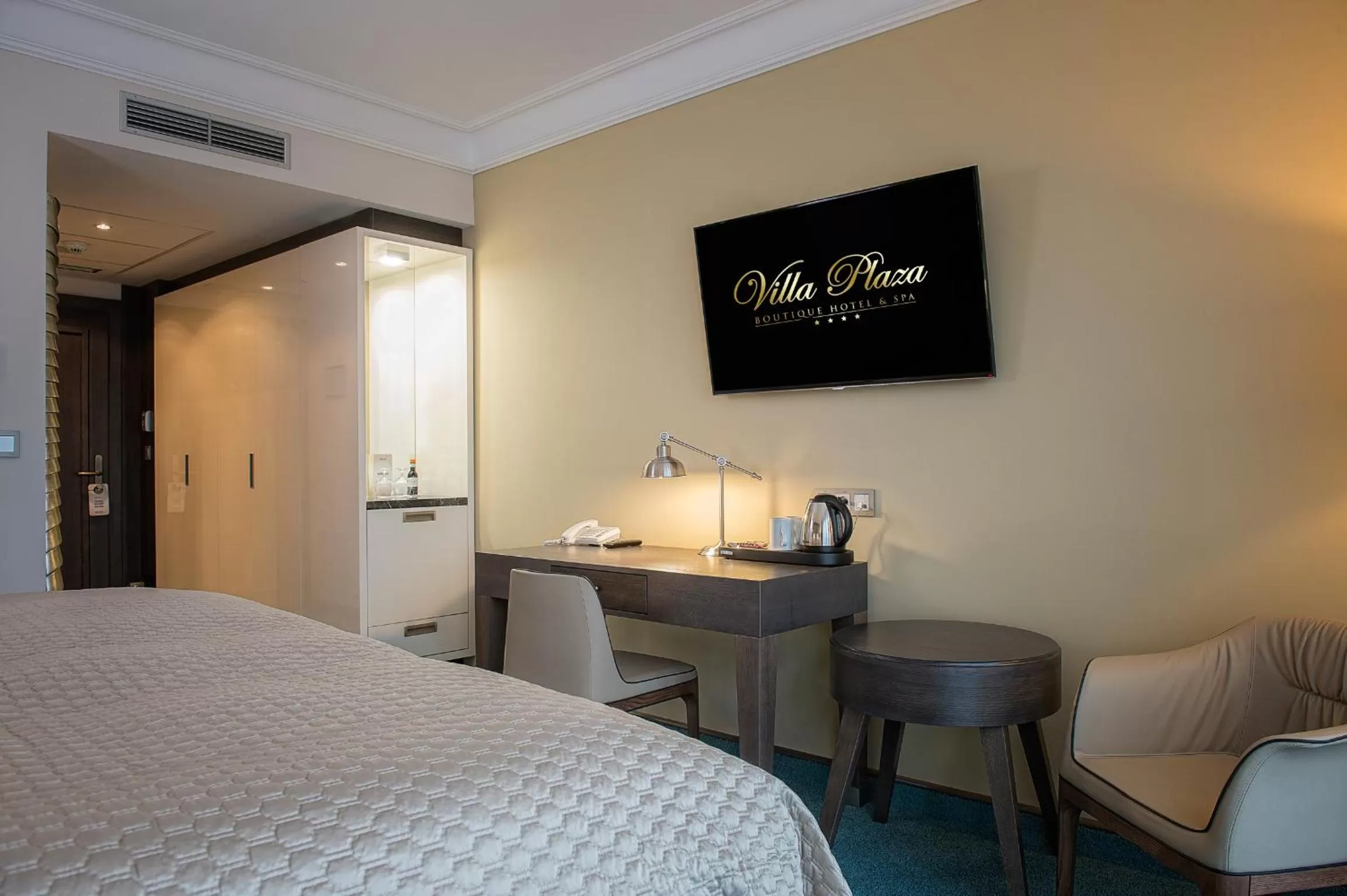TV and multimedia, Bed in Villa Plaza Boutique Hotel & Spa