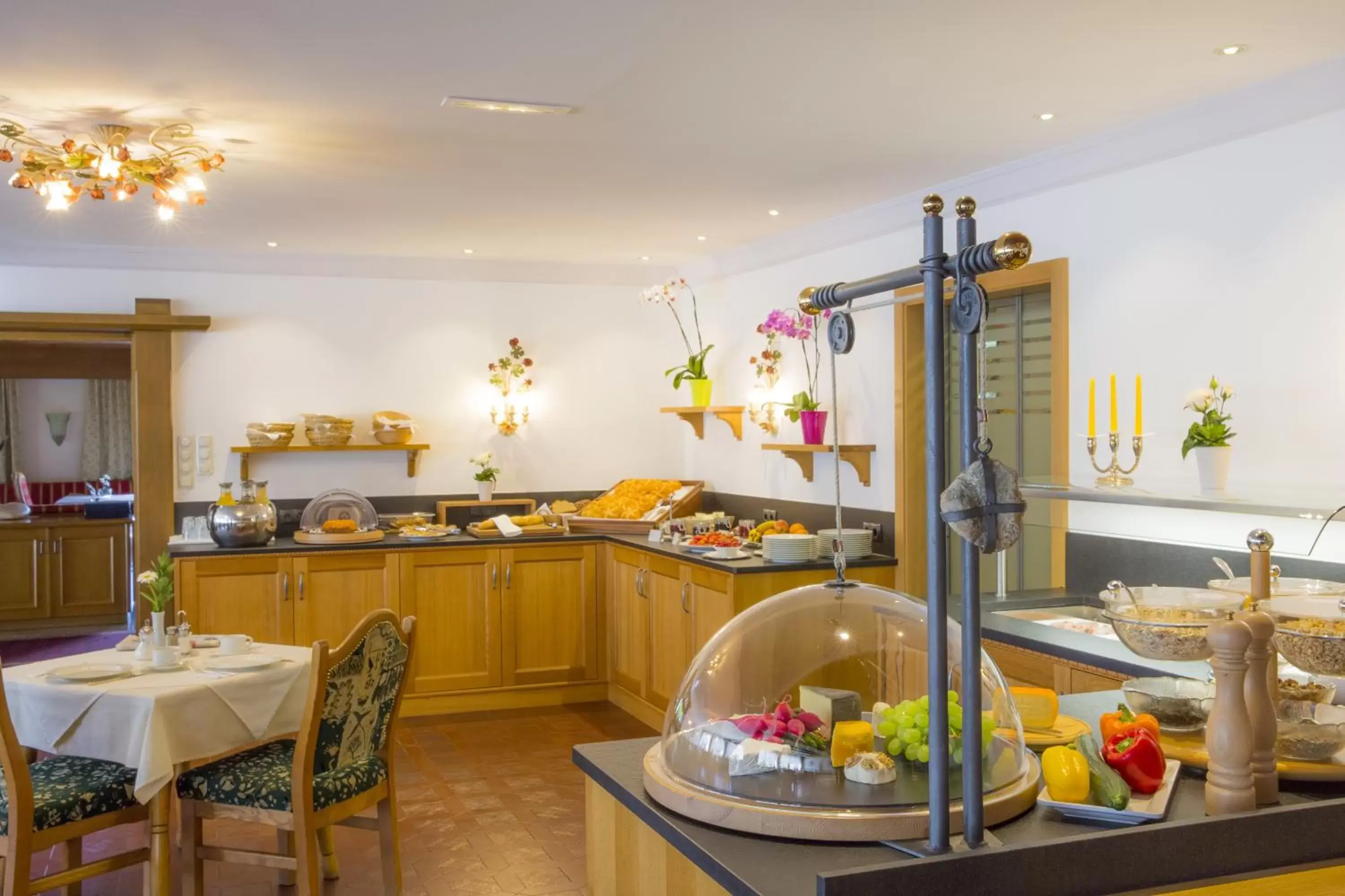 Buffet breakfast, Restaurant/Places to Eat in Hotel Huberhof