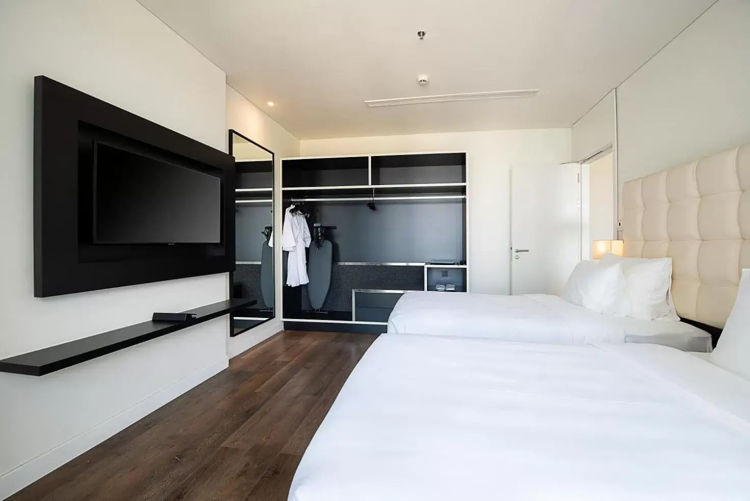 Bedroom, TV/Entertainment Center in Hotel Sol Halong, Trademark Collection by Wyndham