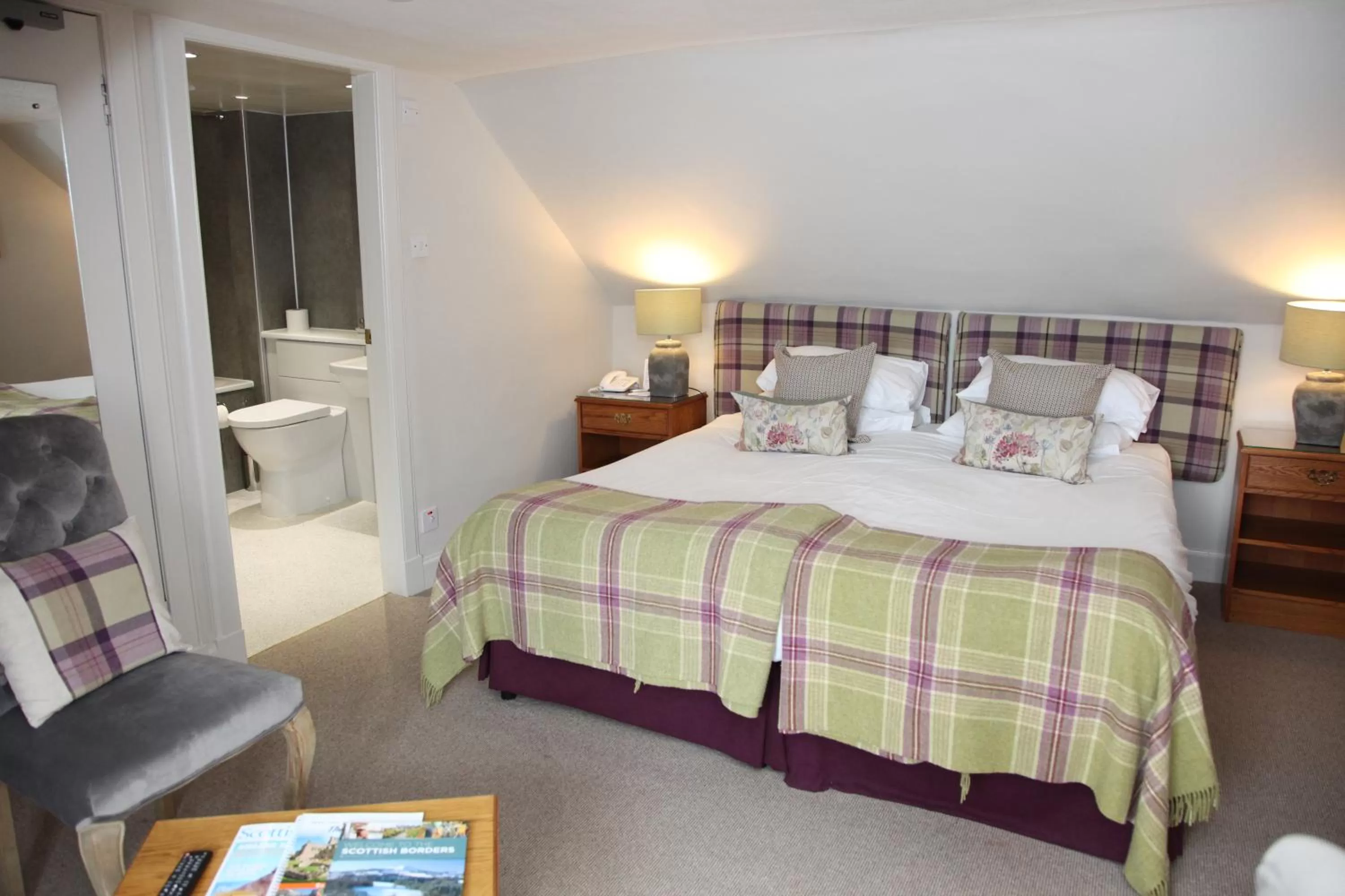 Photo of the whole room, Bed in Burt's Hotel