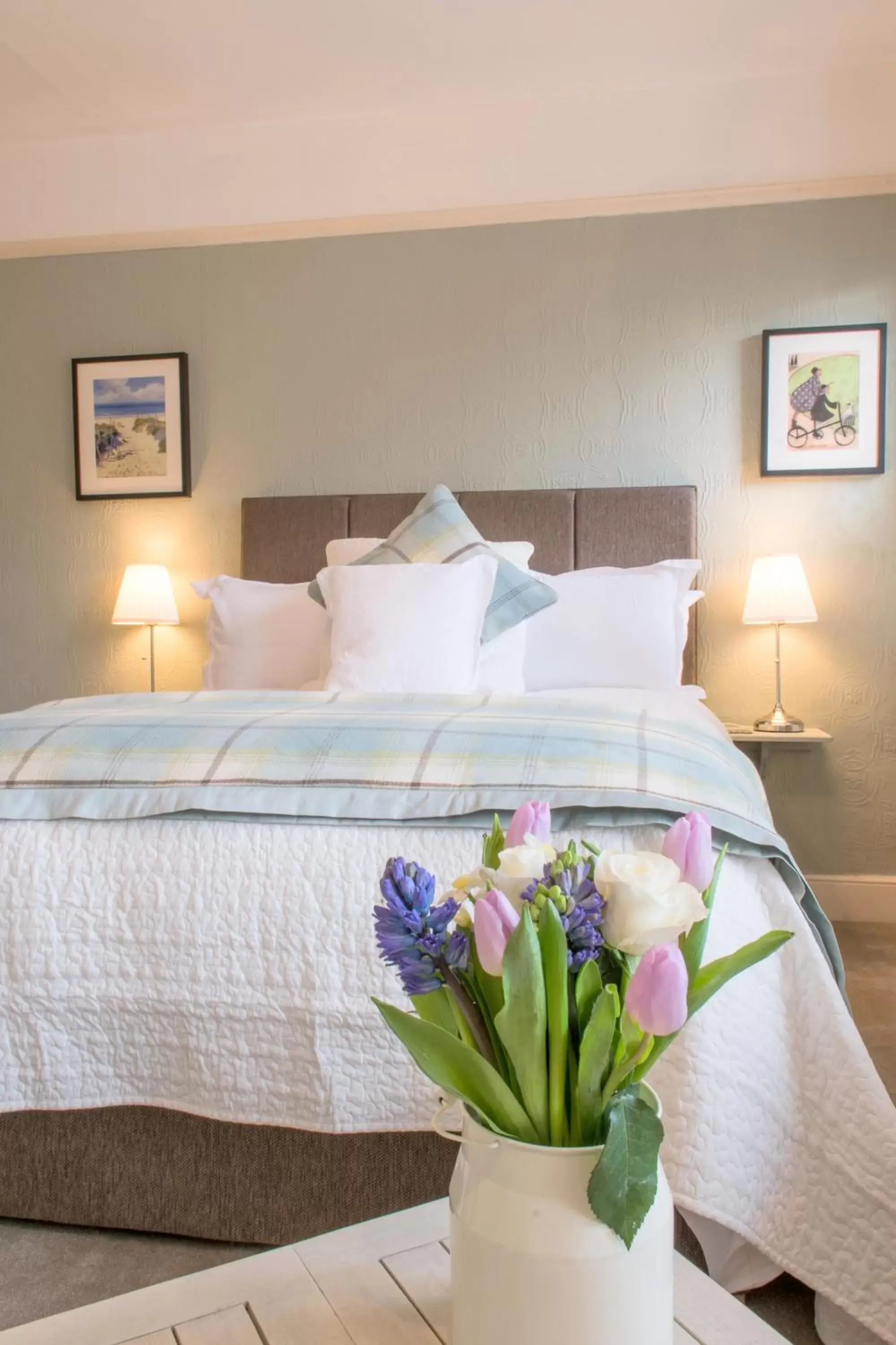 Bed in April House Weybridge - Boutique Guesthouse