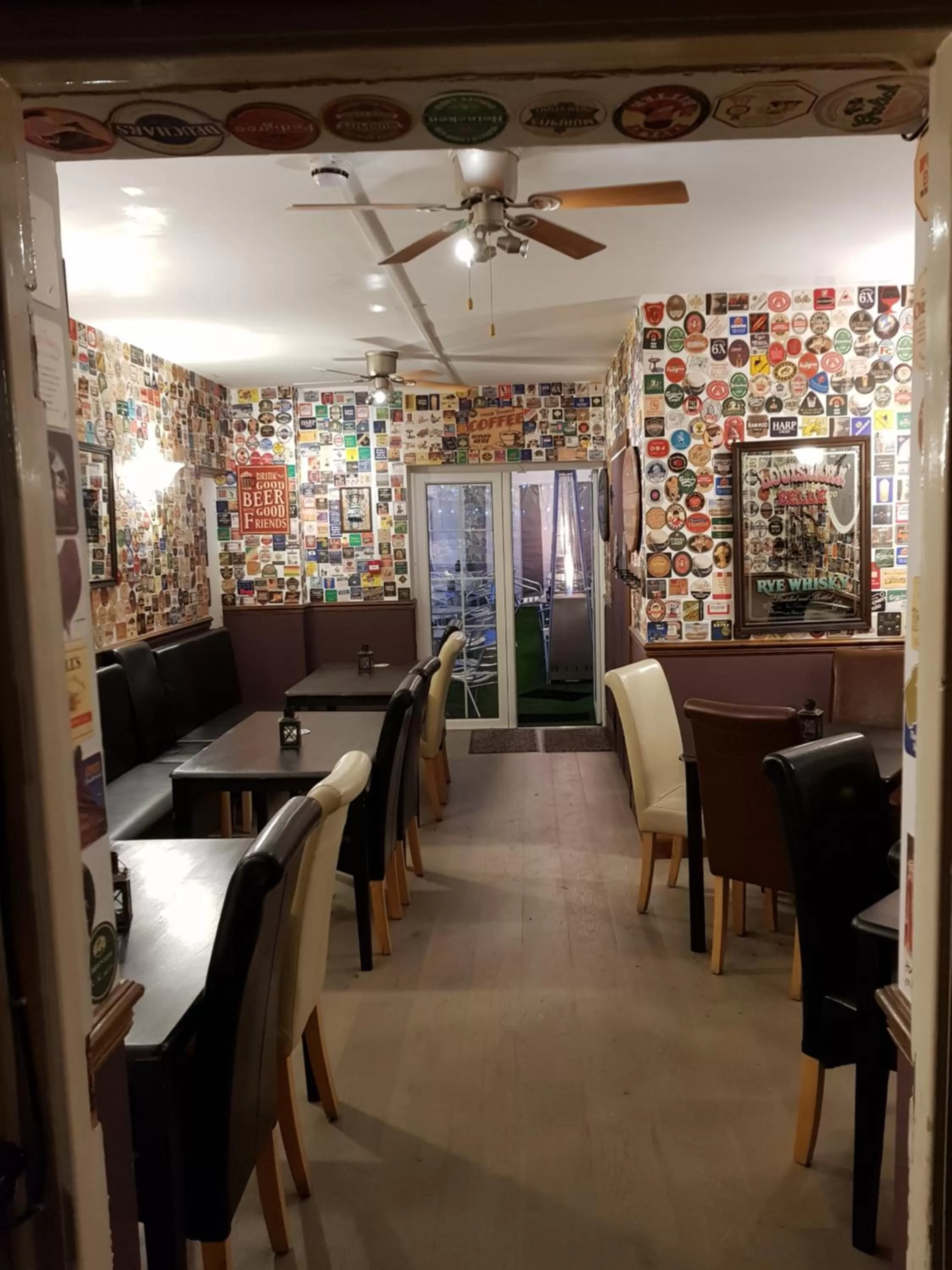 Restaurant/places to eat in the jackdaw pub SELF CATERING STATIC CARAVAN free breakfast supplied