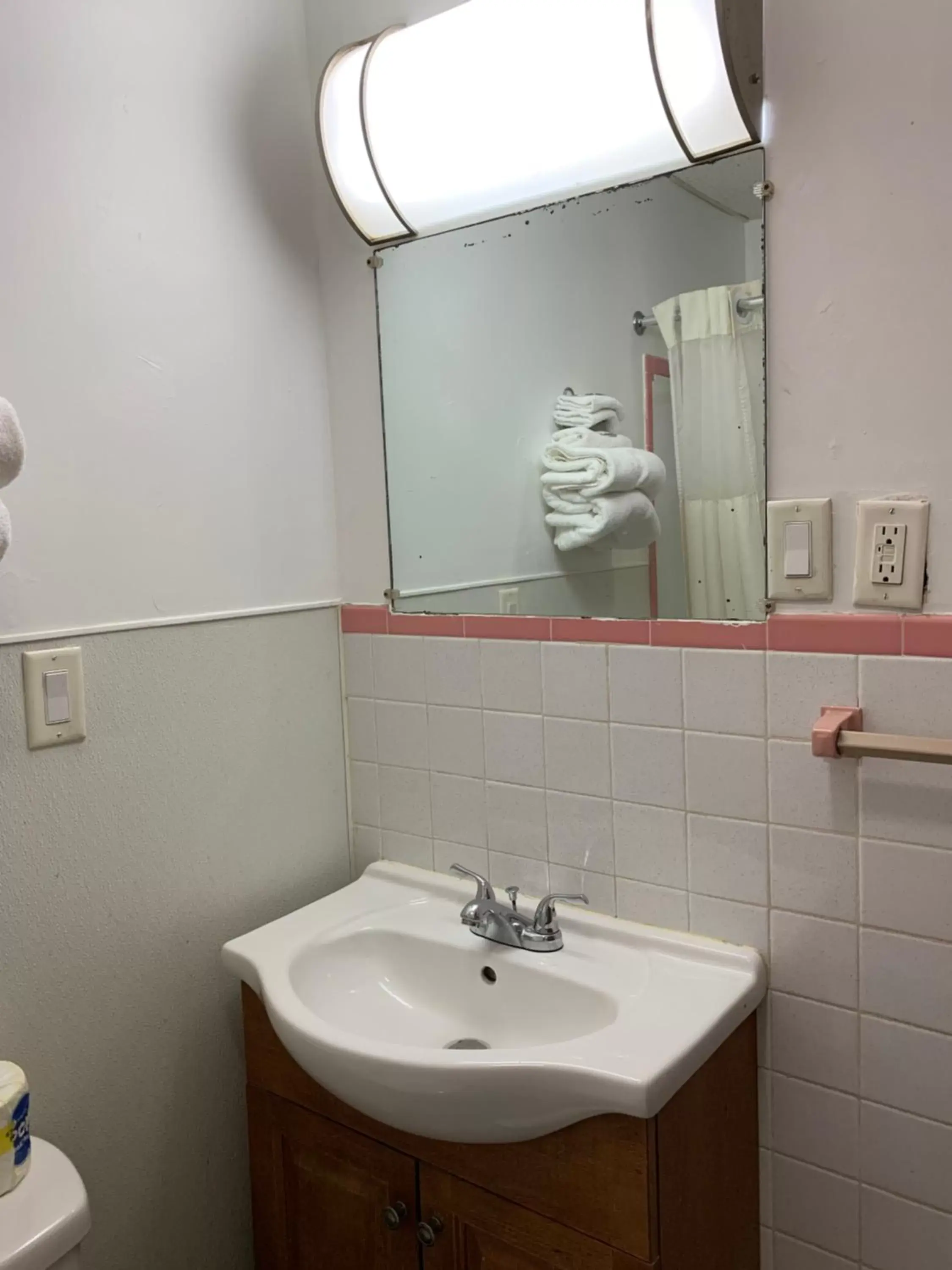 Bathroom in Budget Inn