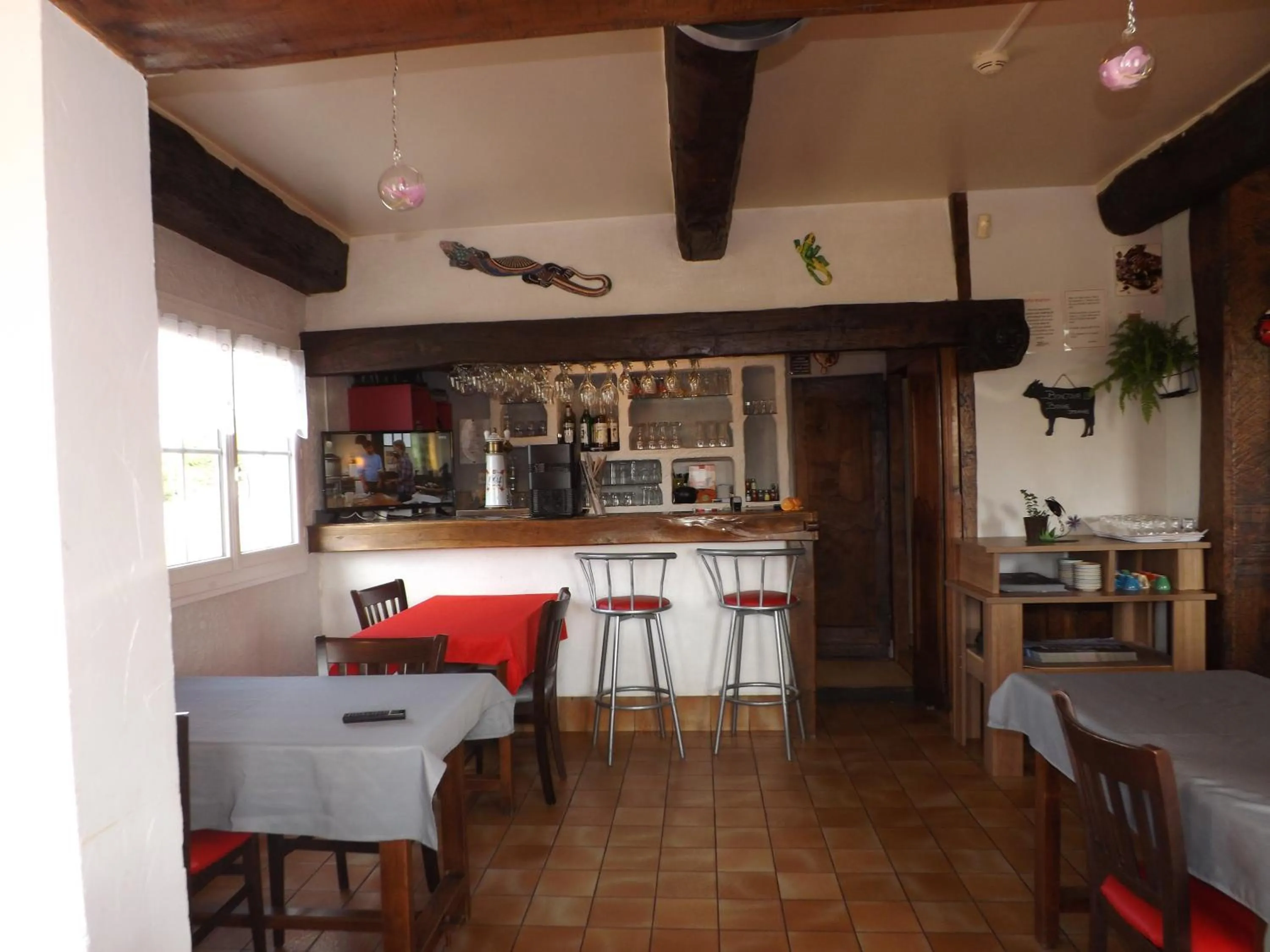 Restaurant/places to eat in Hotel Le Cormier 9