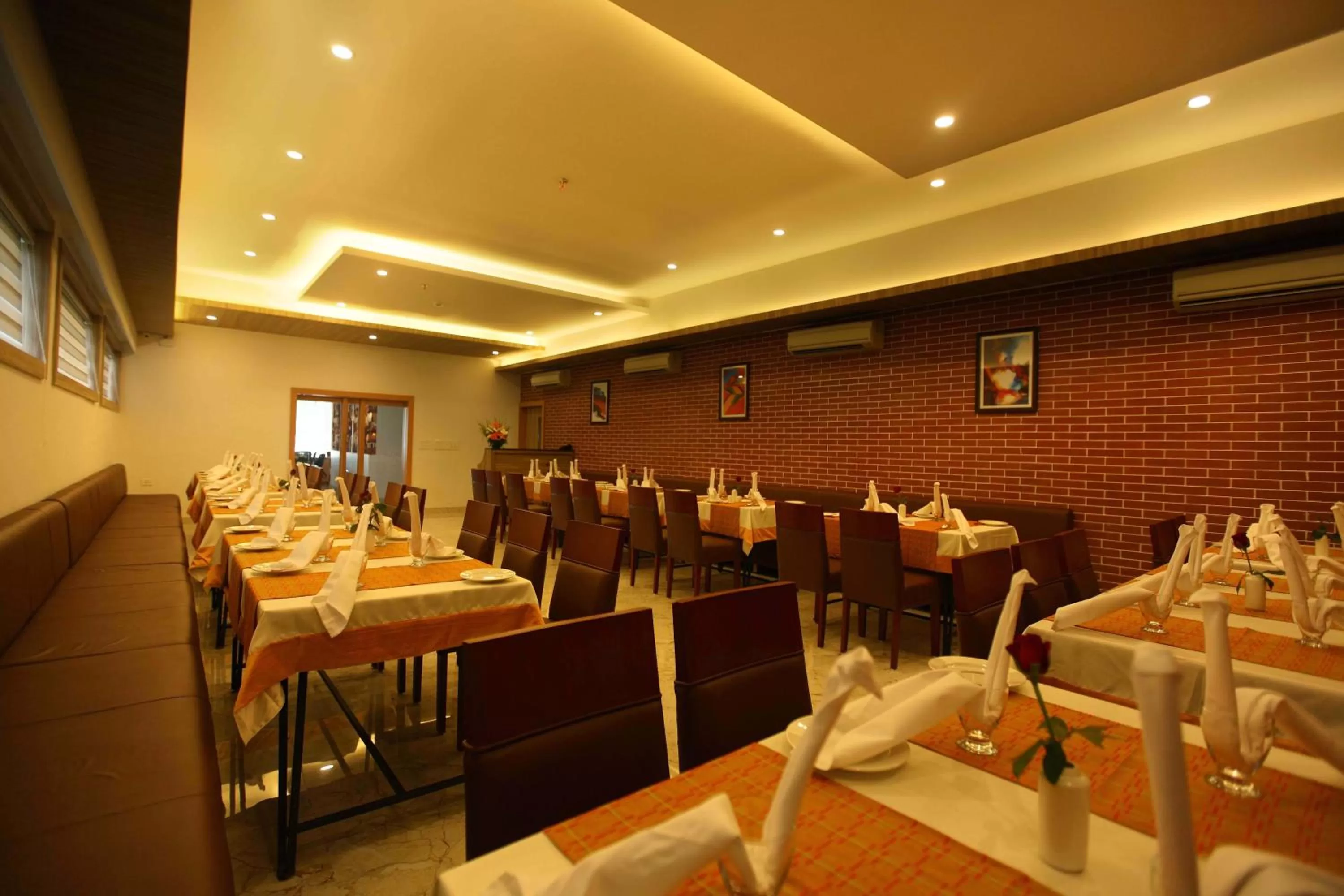 Restaurant/places to eat in Victory Inn Park Residency
