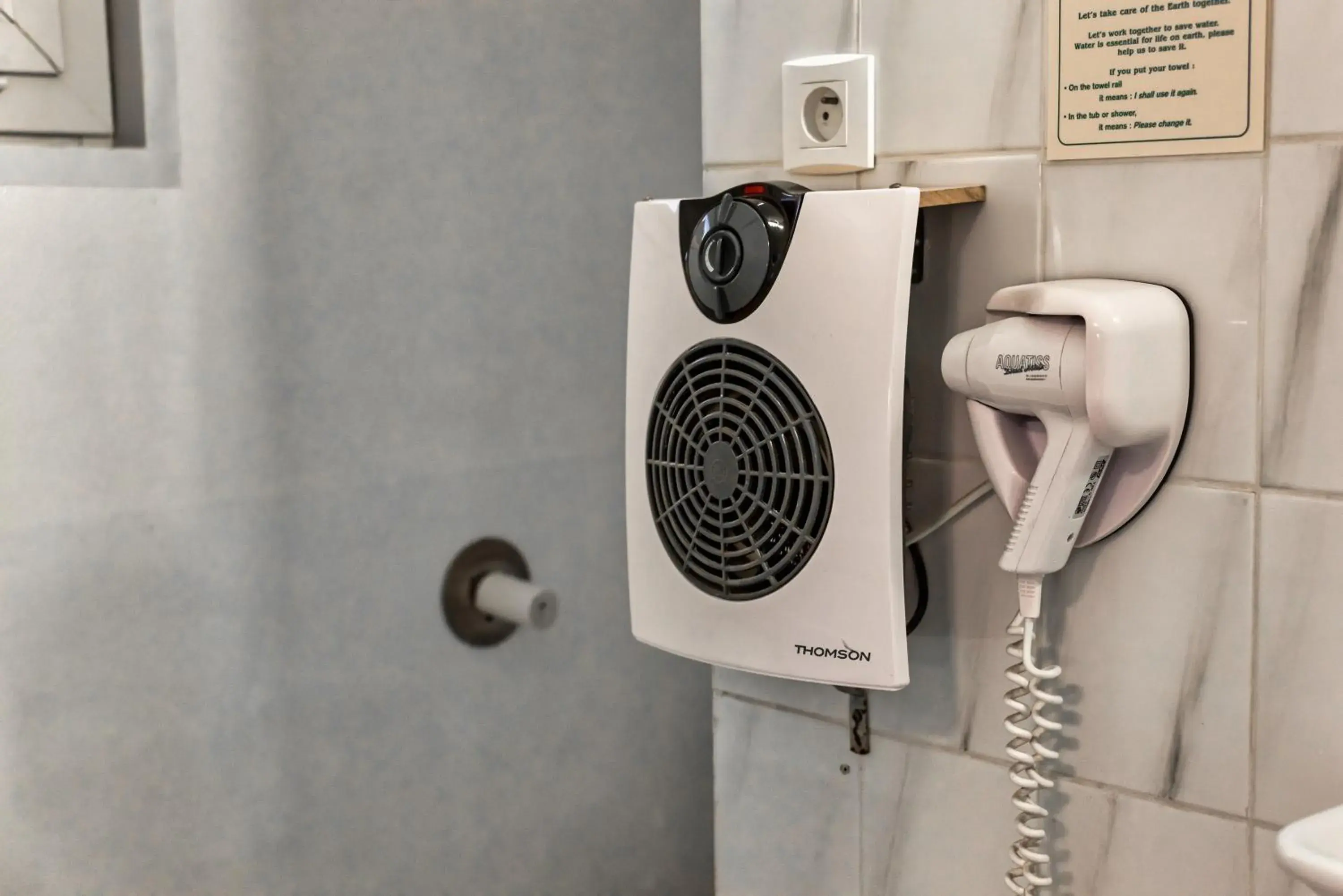 heating, Bathroom in Hotel La Voilerie Cancale bord de mer