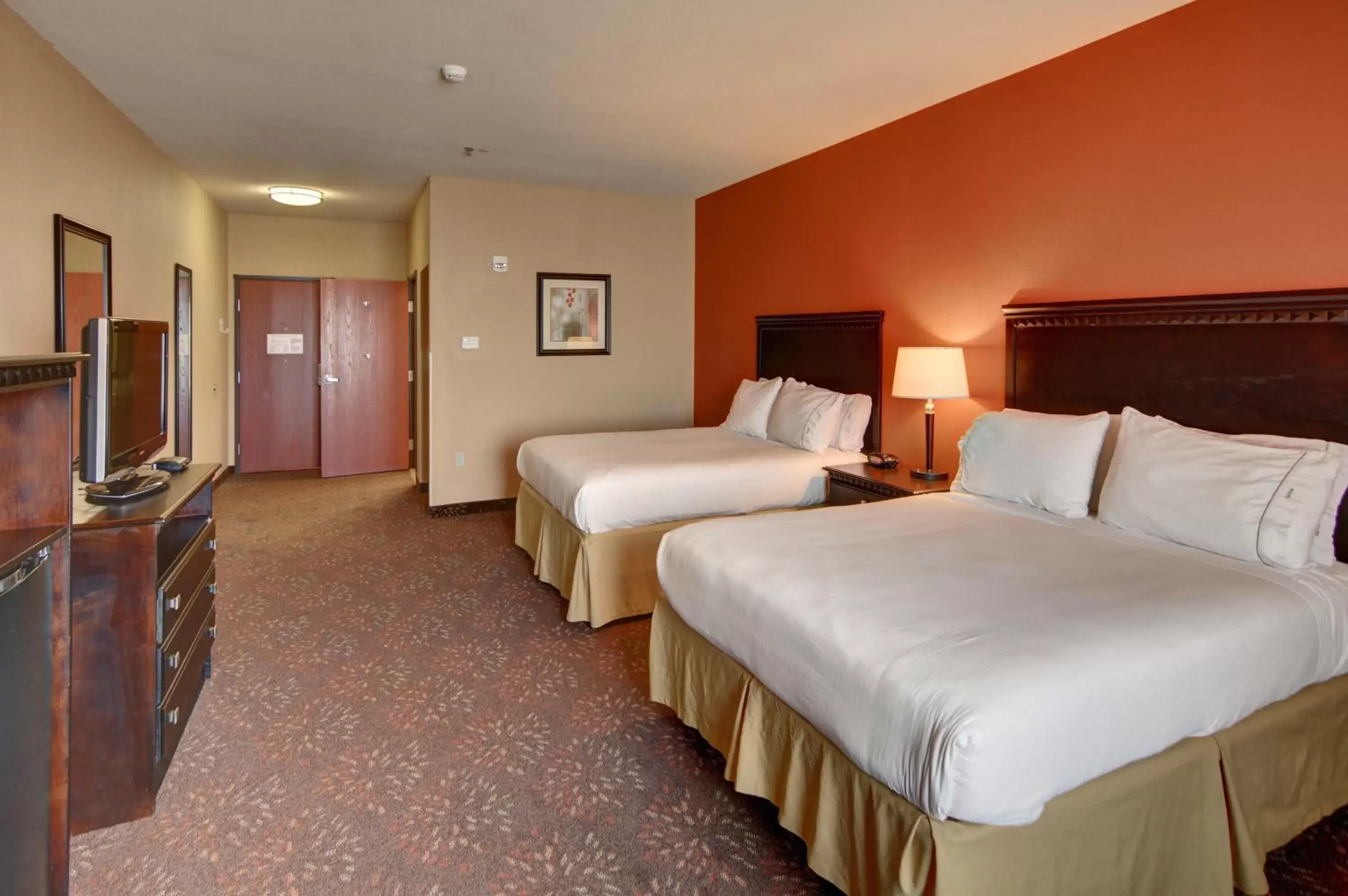 Bedroom, Bed in Holiday Inn Express Hotel and Suites Altus, an IHG Hotel