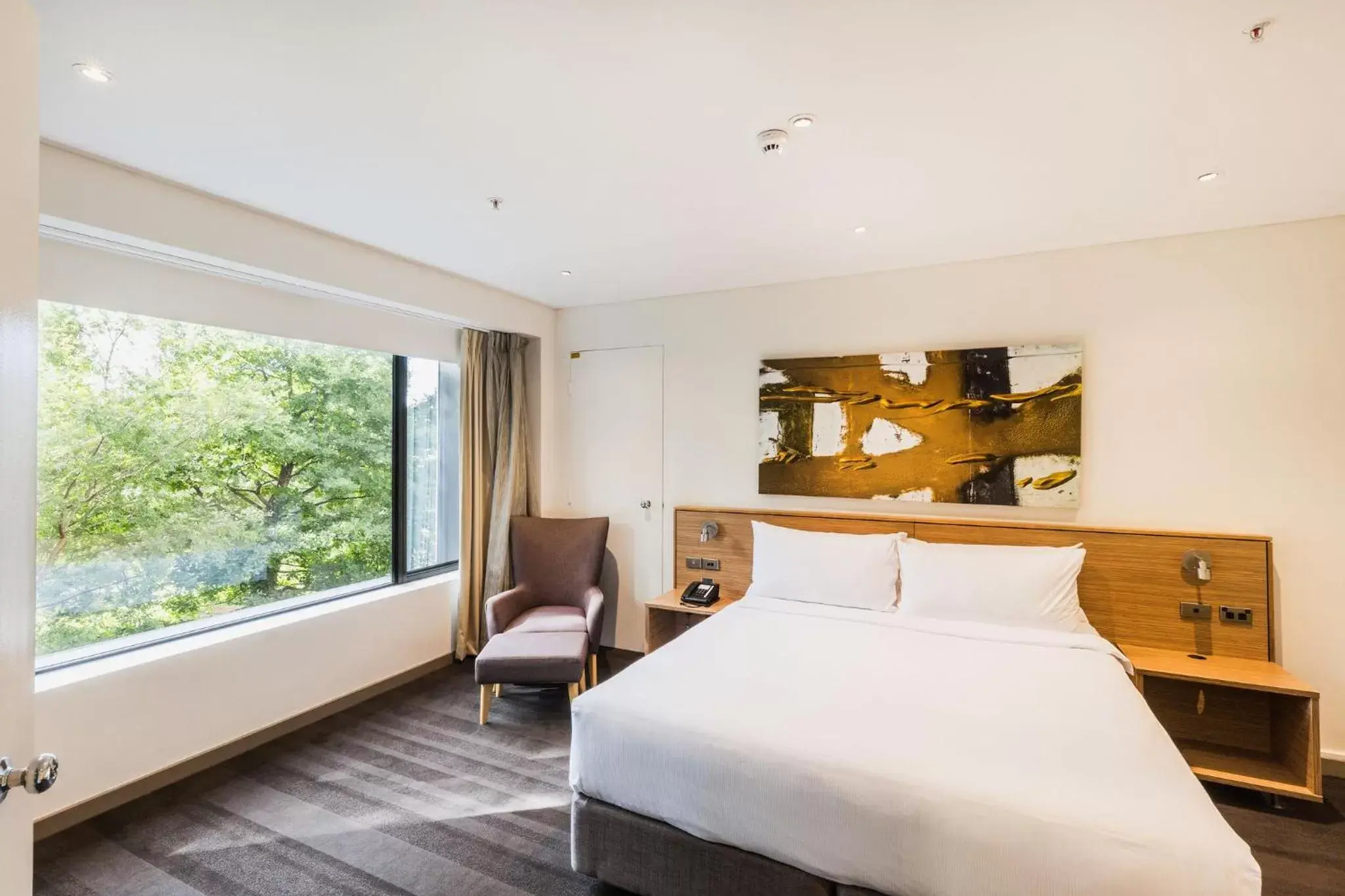 Bed in Crowne Plaza Canberra by IHG Bed in Crowne Plaza Canberra by IHG