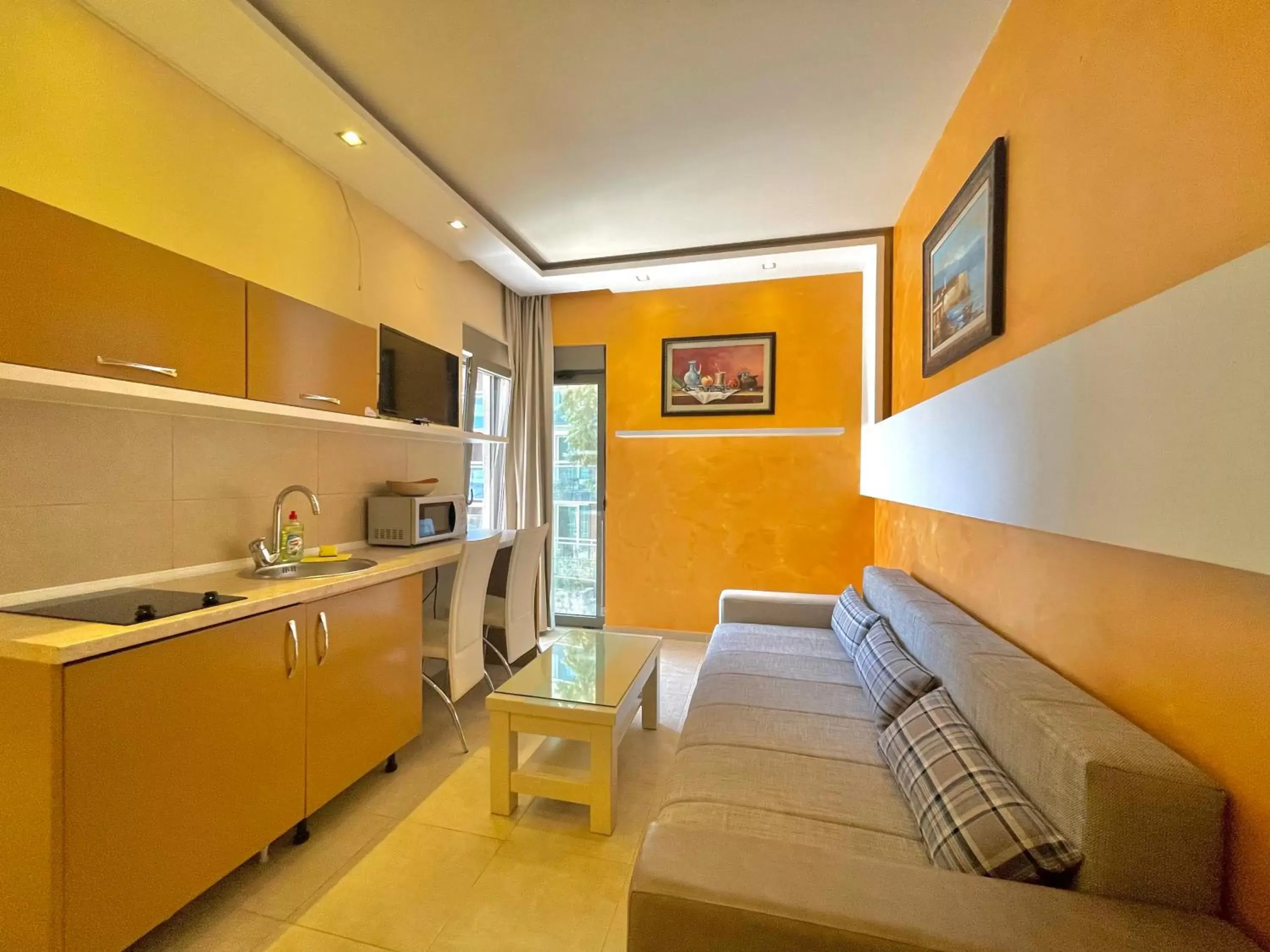 Bed, Kitchen/Kitchenette in Hotel Butua Residence