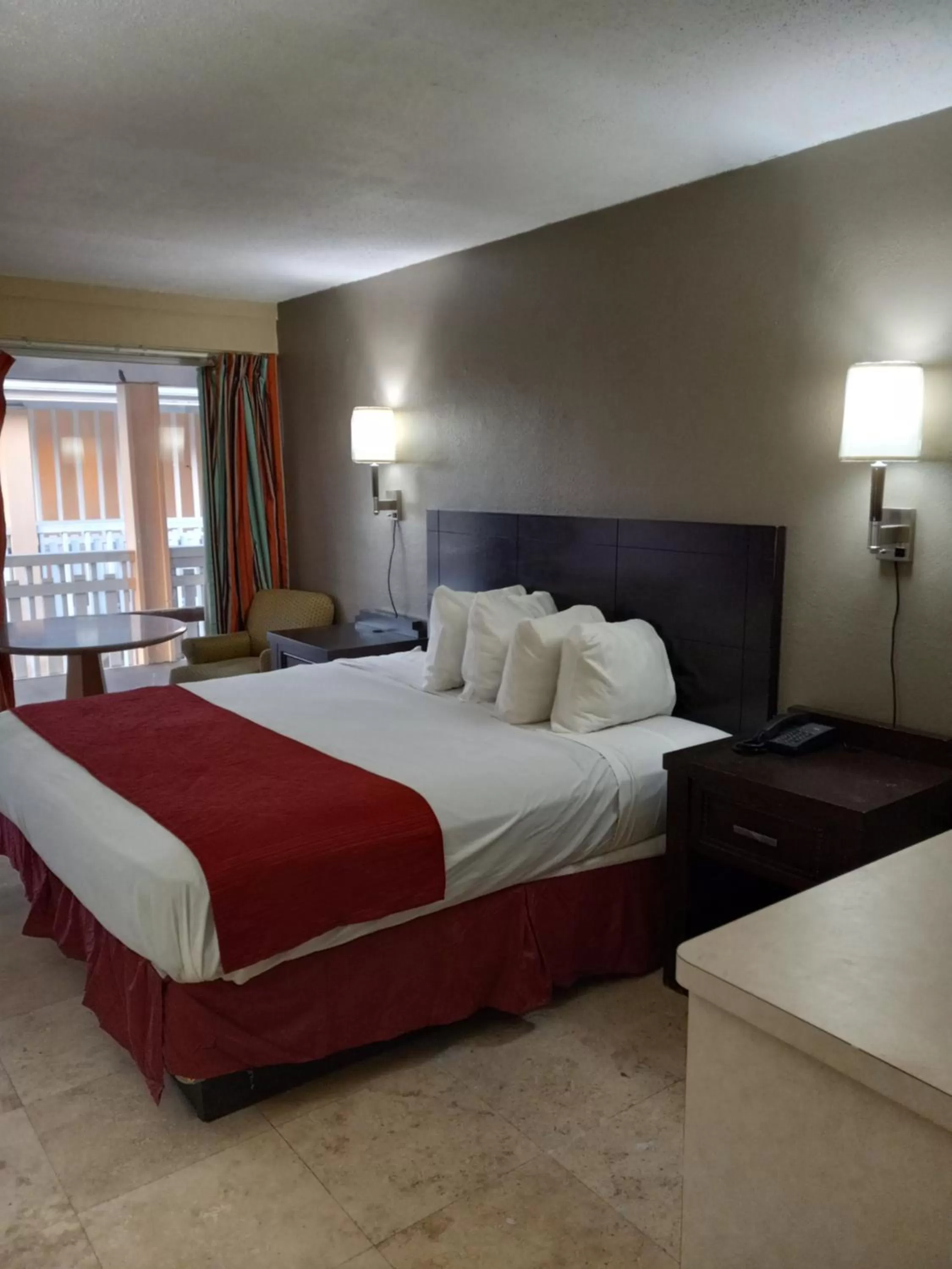 Bedroom, Bed in Holiday Hotel