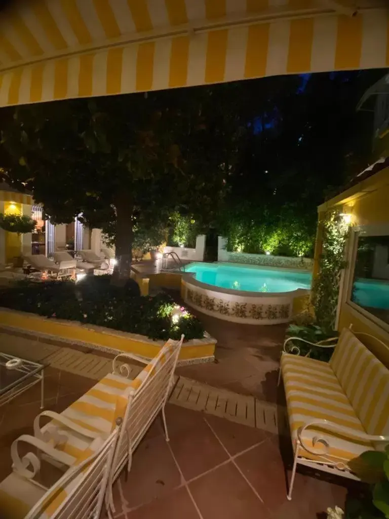 Swimming Pool in Palazzo Cherubini - Wellness e Spa