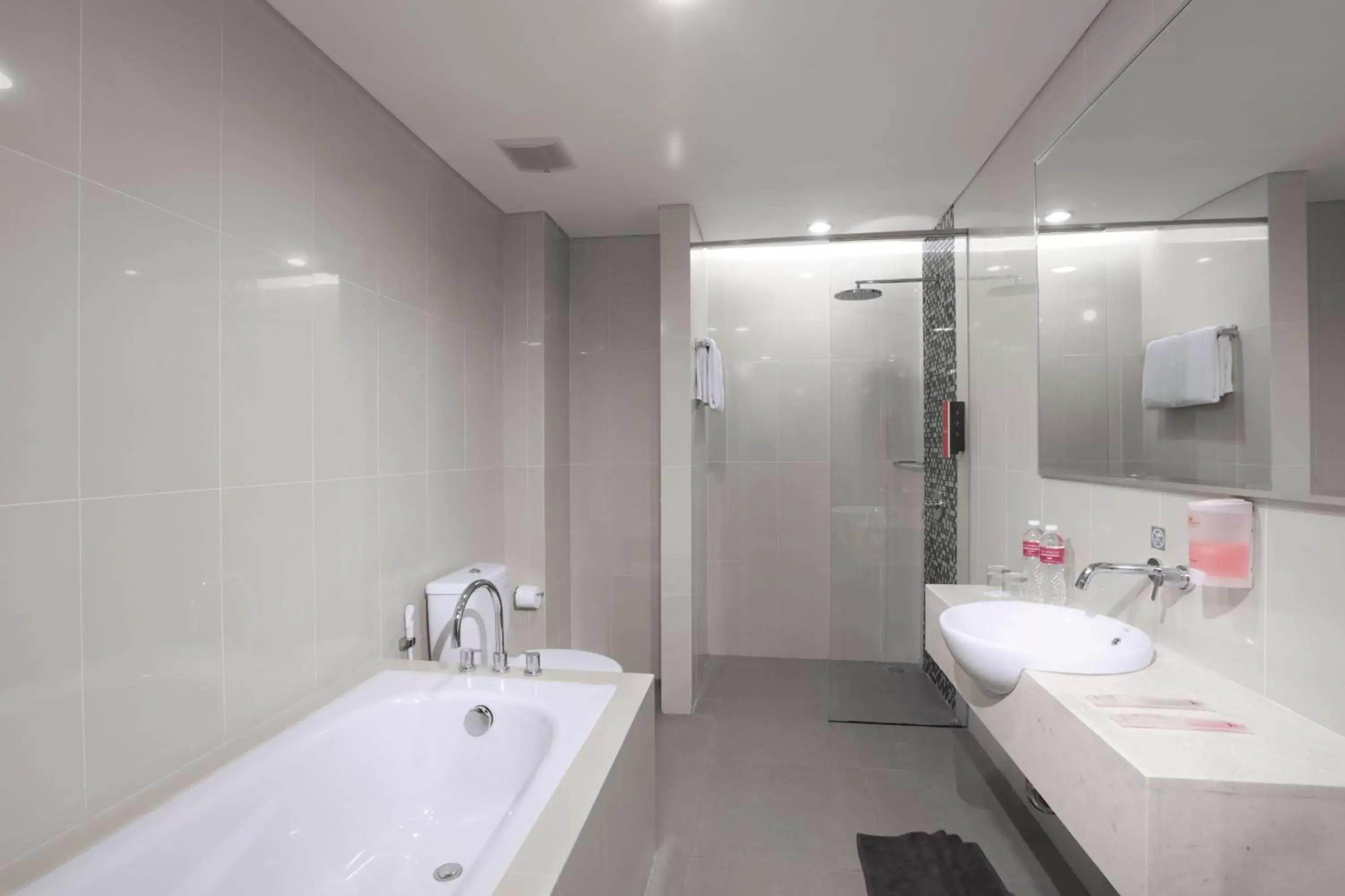 Bathroom in favehotel Bandara Tangerang