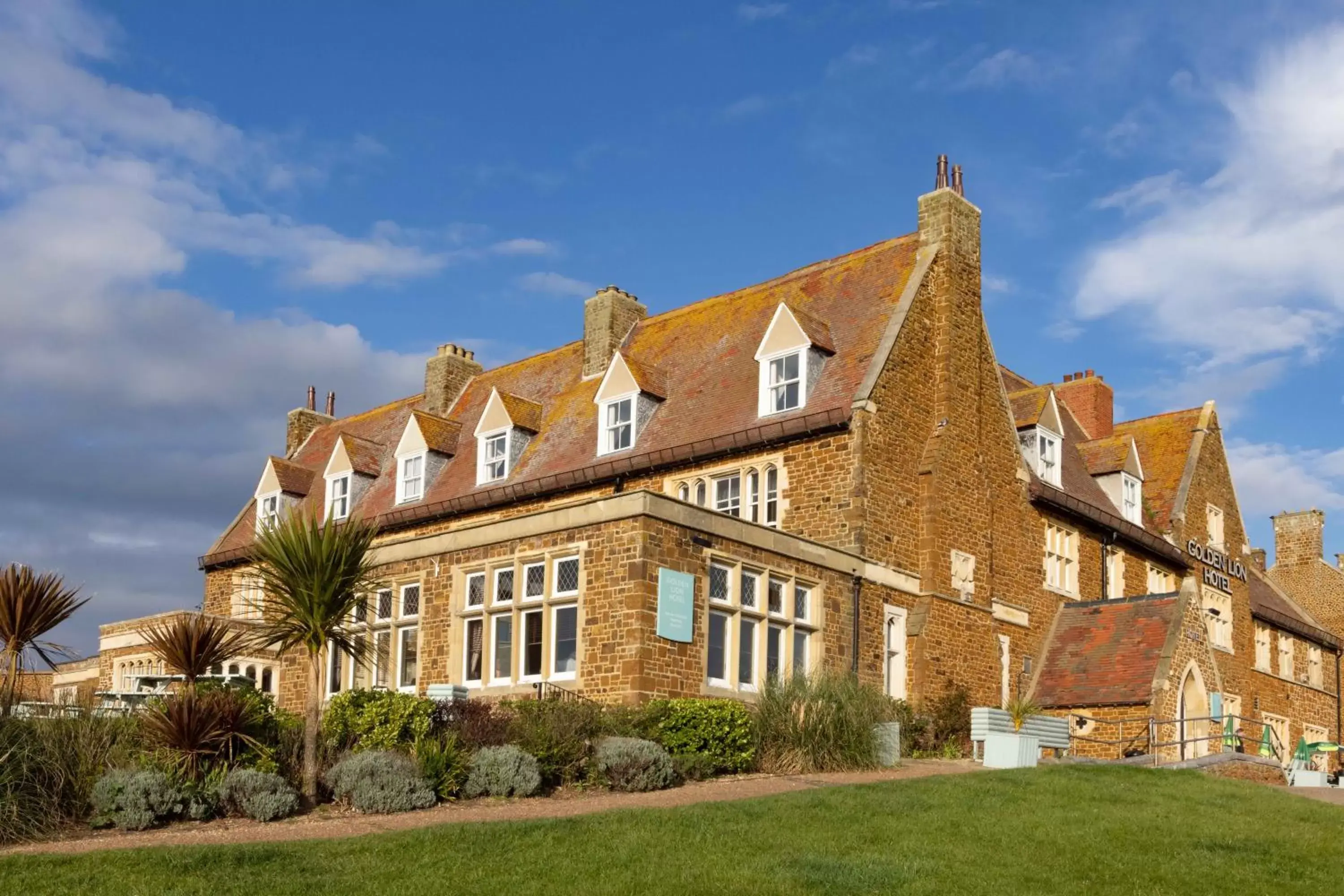 Property Building in The Golden Lion Hotel