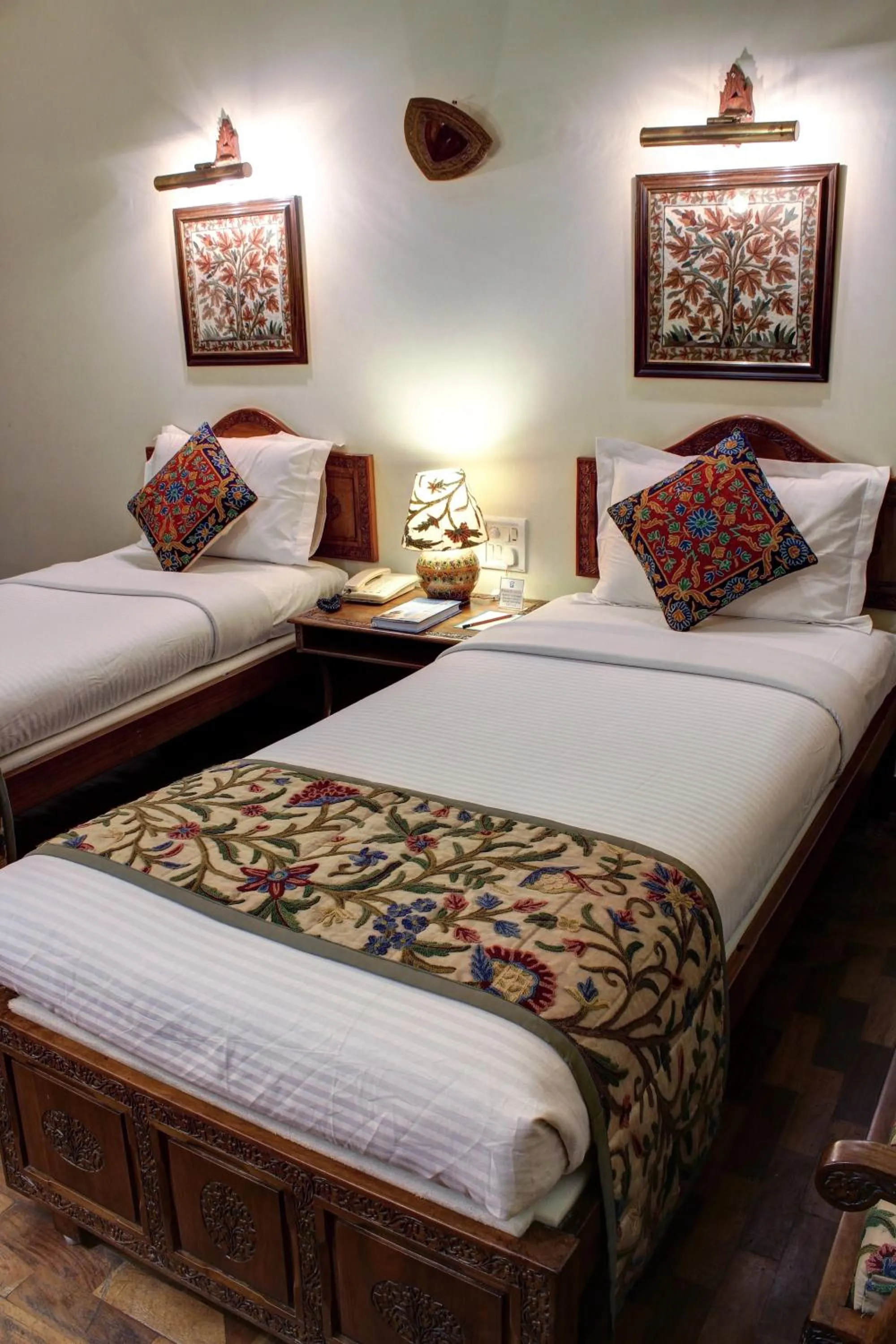 Bed in Palace On Ganges - Heritage Hotel