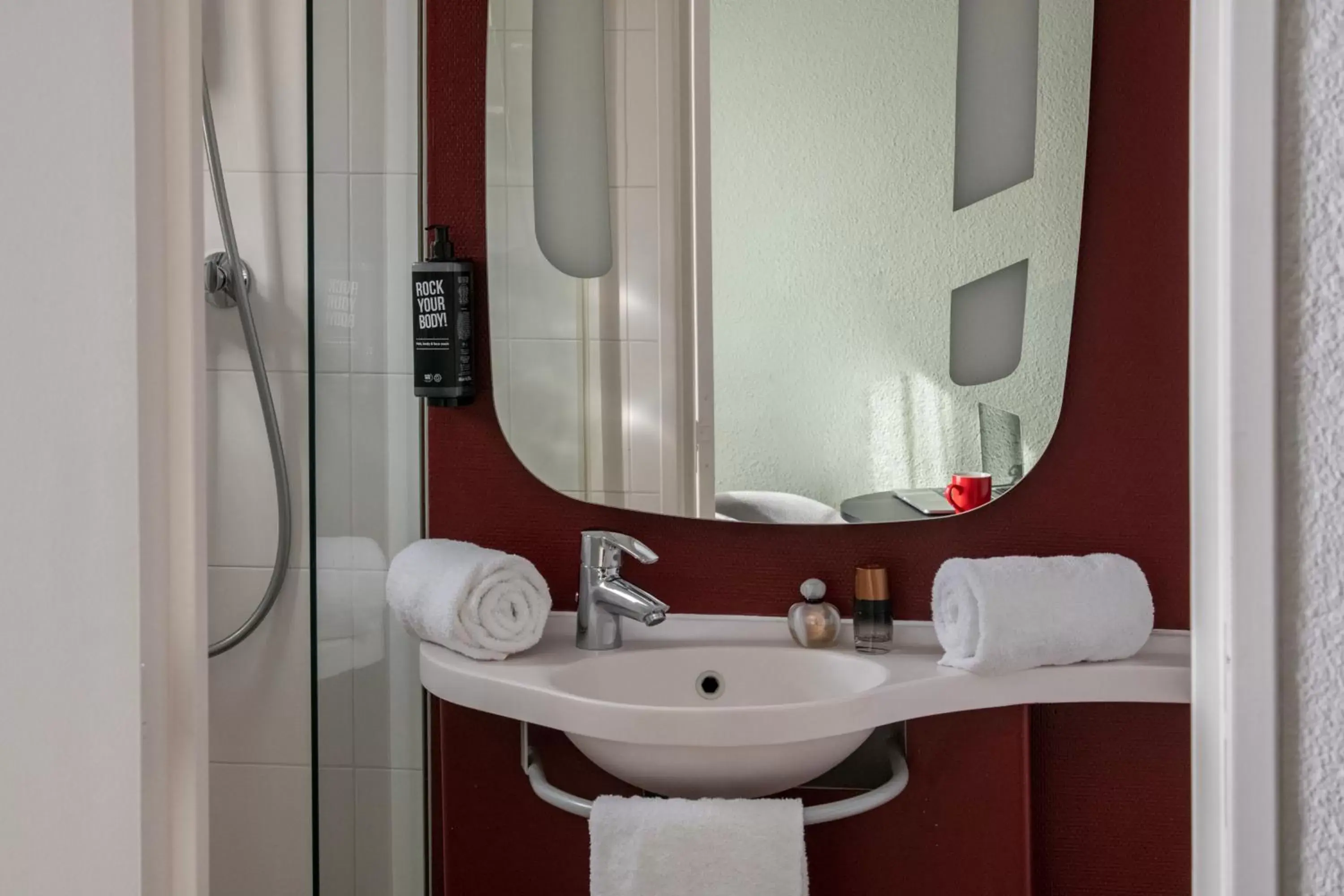 Bathroom in ibis Cannes Centre