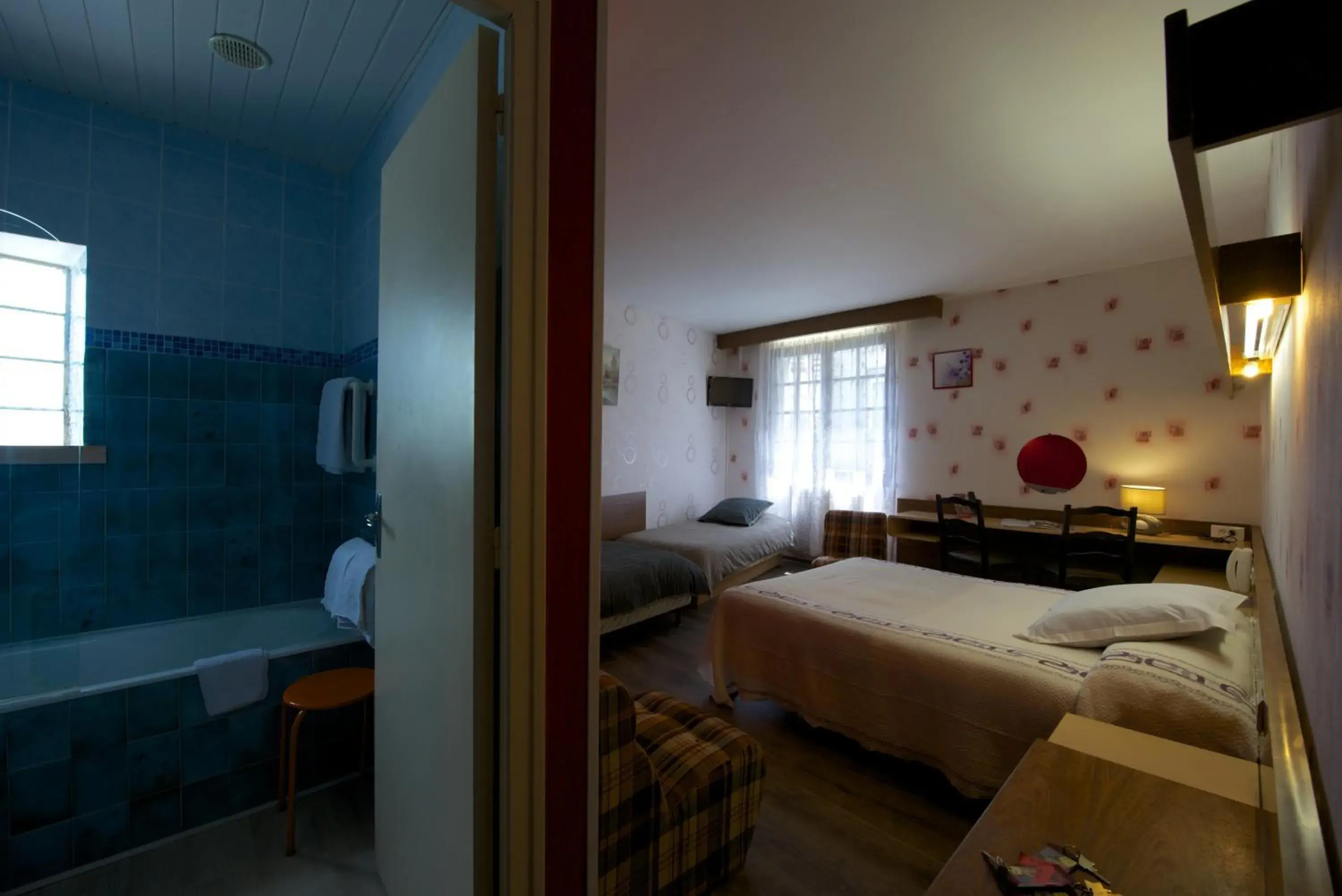 Bedroom in Logis Hôtel de France