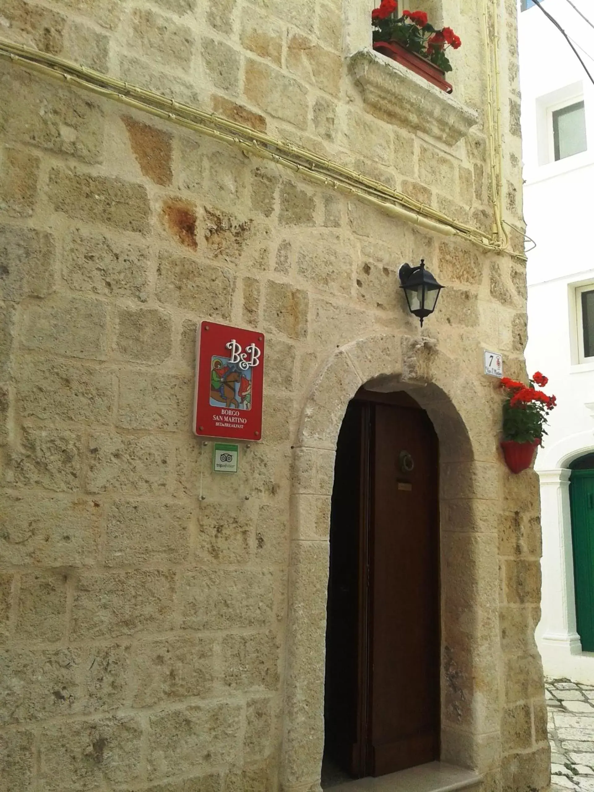 Facade/entrance in B&B Borgo San Martino