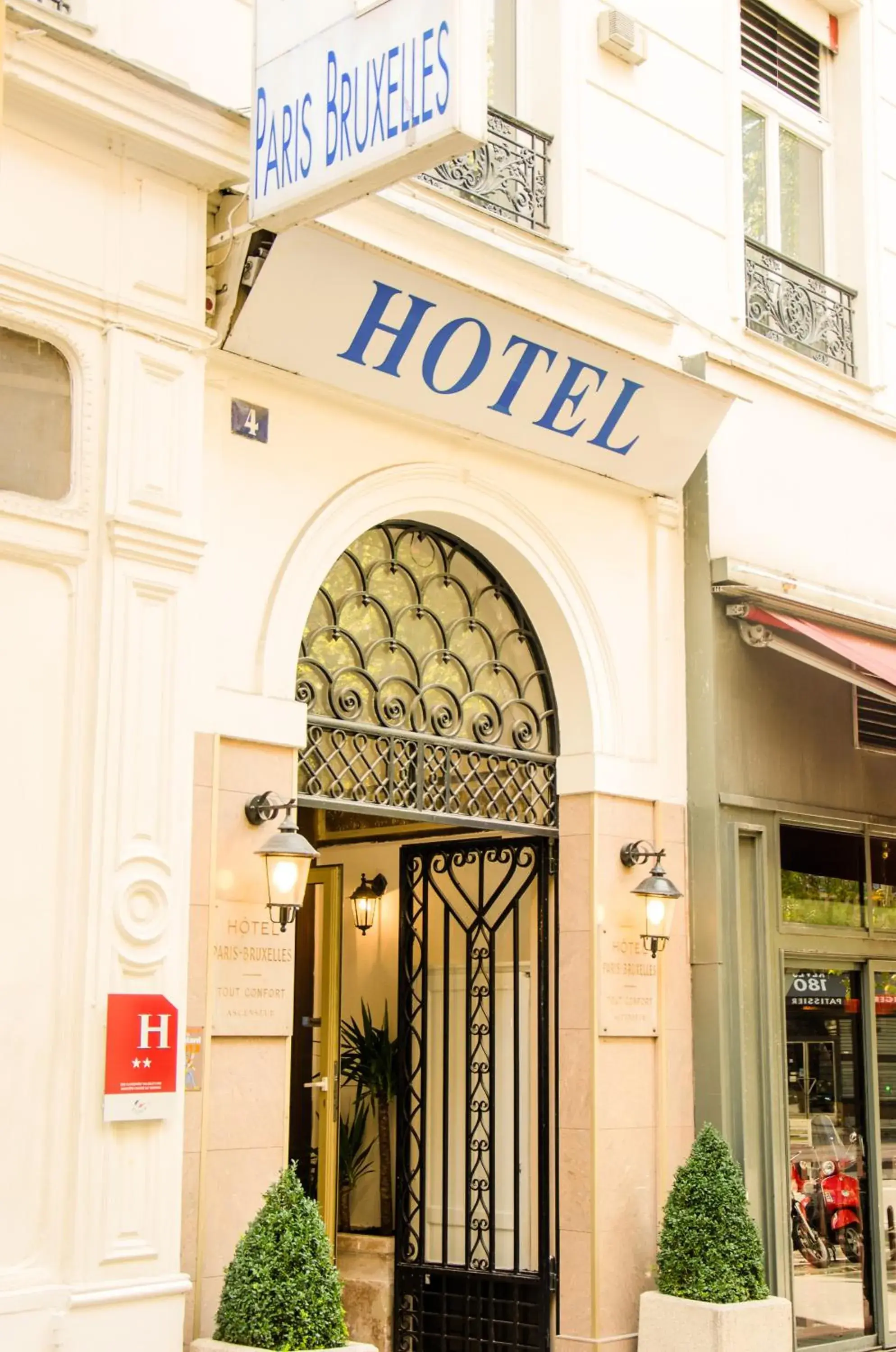 Facade/Entrance in Hotel Paris Bruxelles