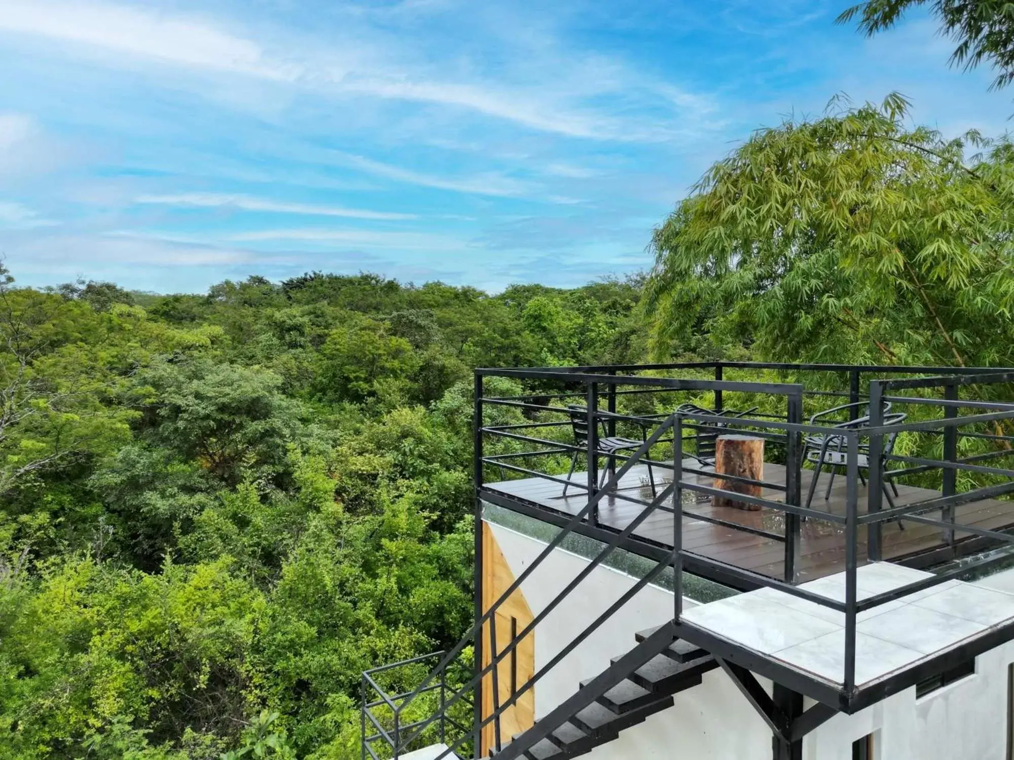 Balcony/Terrace in Antema Lodge Secteur Tamarindo, piscine, yoga, gym, jungle et paix