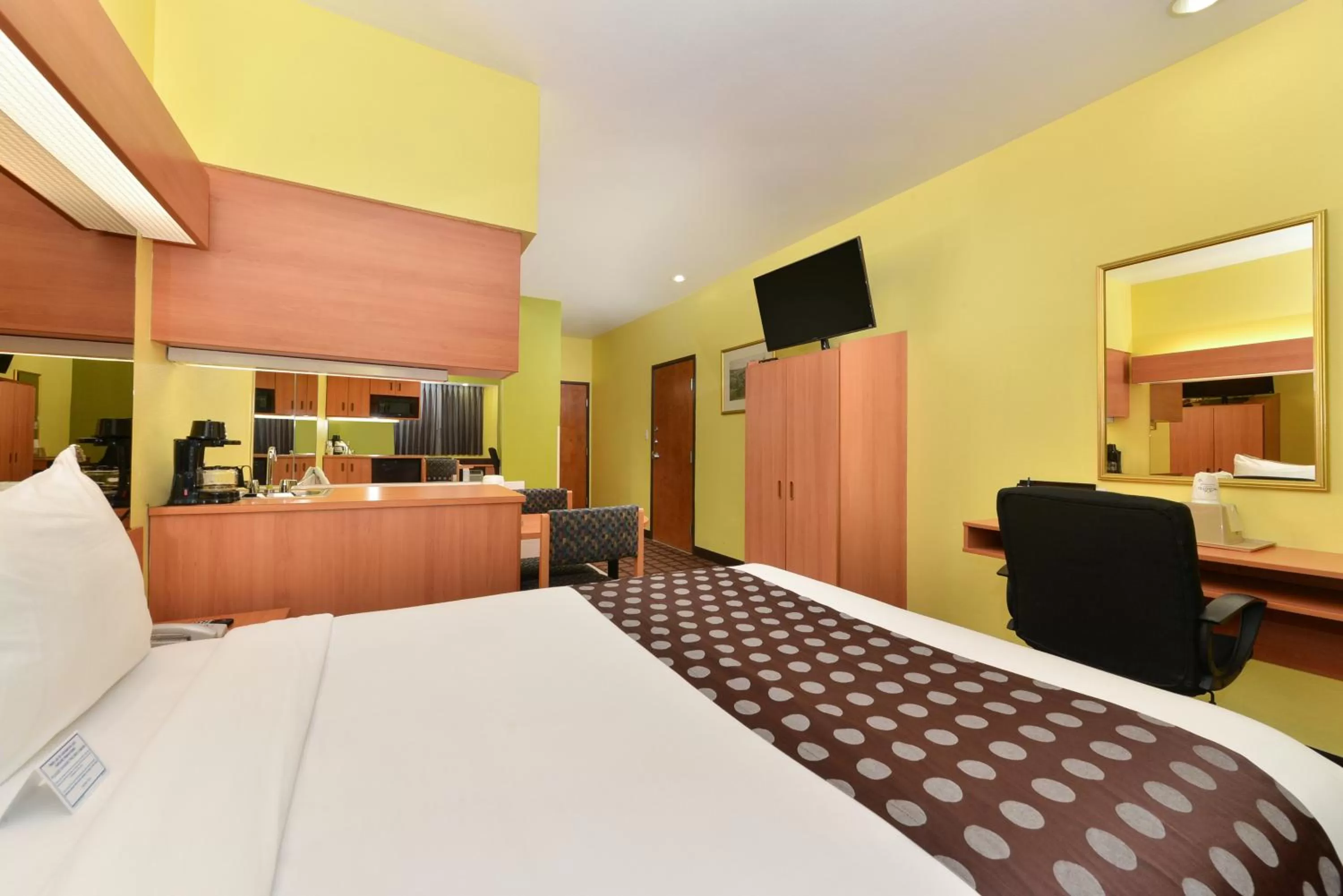 Photo of the whole room, Bed in Microtel Inn & Suites by Wyndham Ft. Worth North/At Fossil