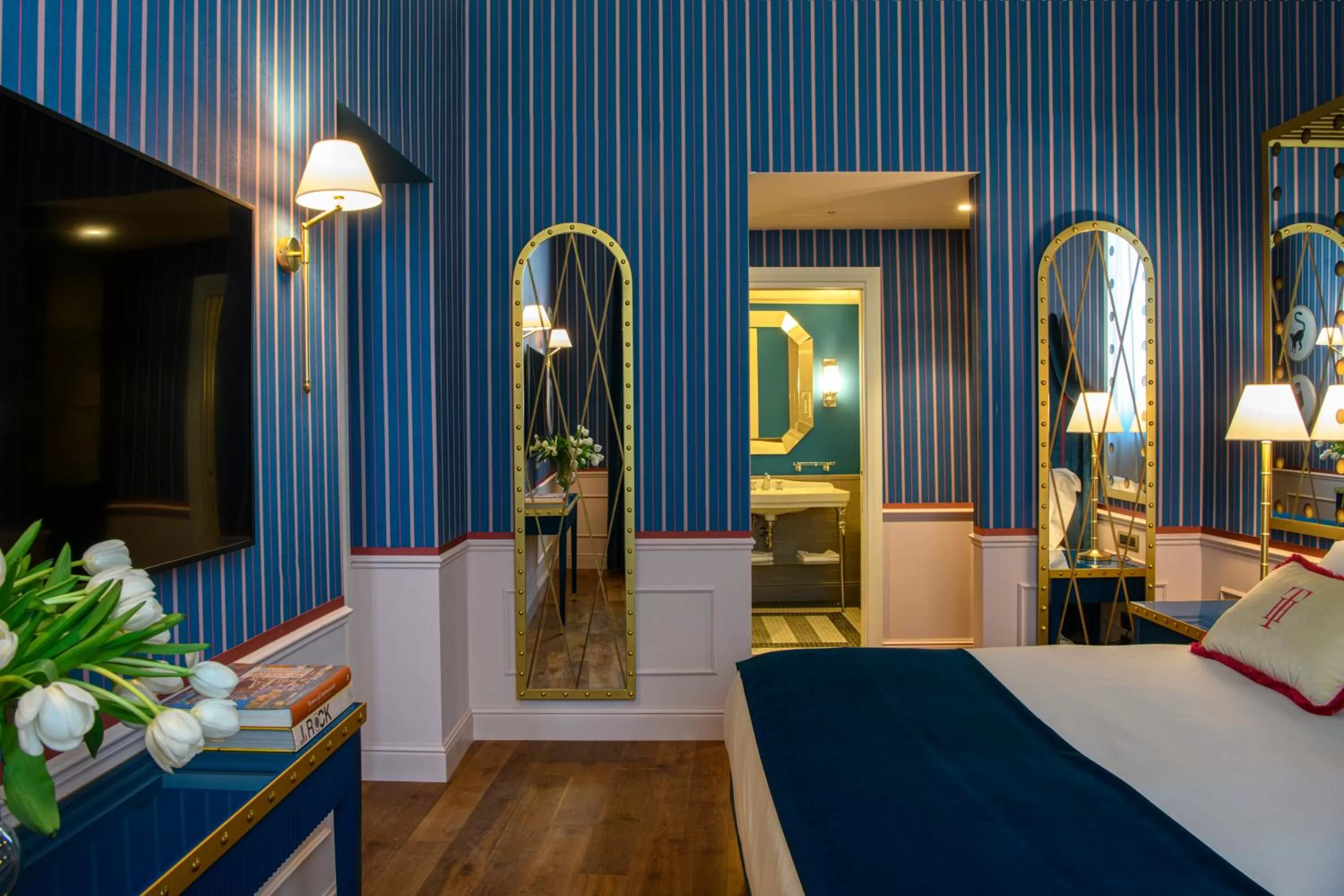 Bed in IL Tornabuoni The Unbound Collection by Hyatt