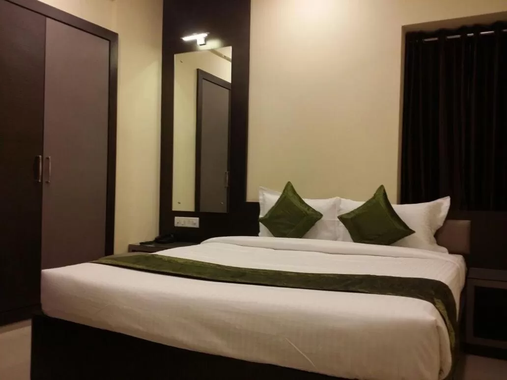 Bed in Diamond Plaza