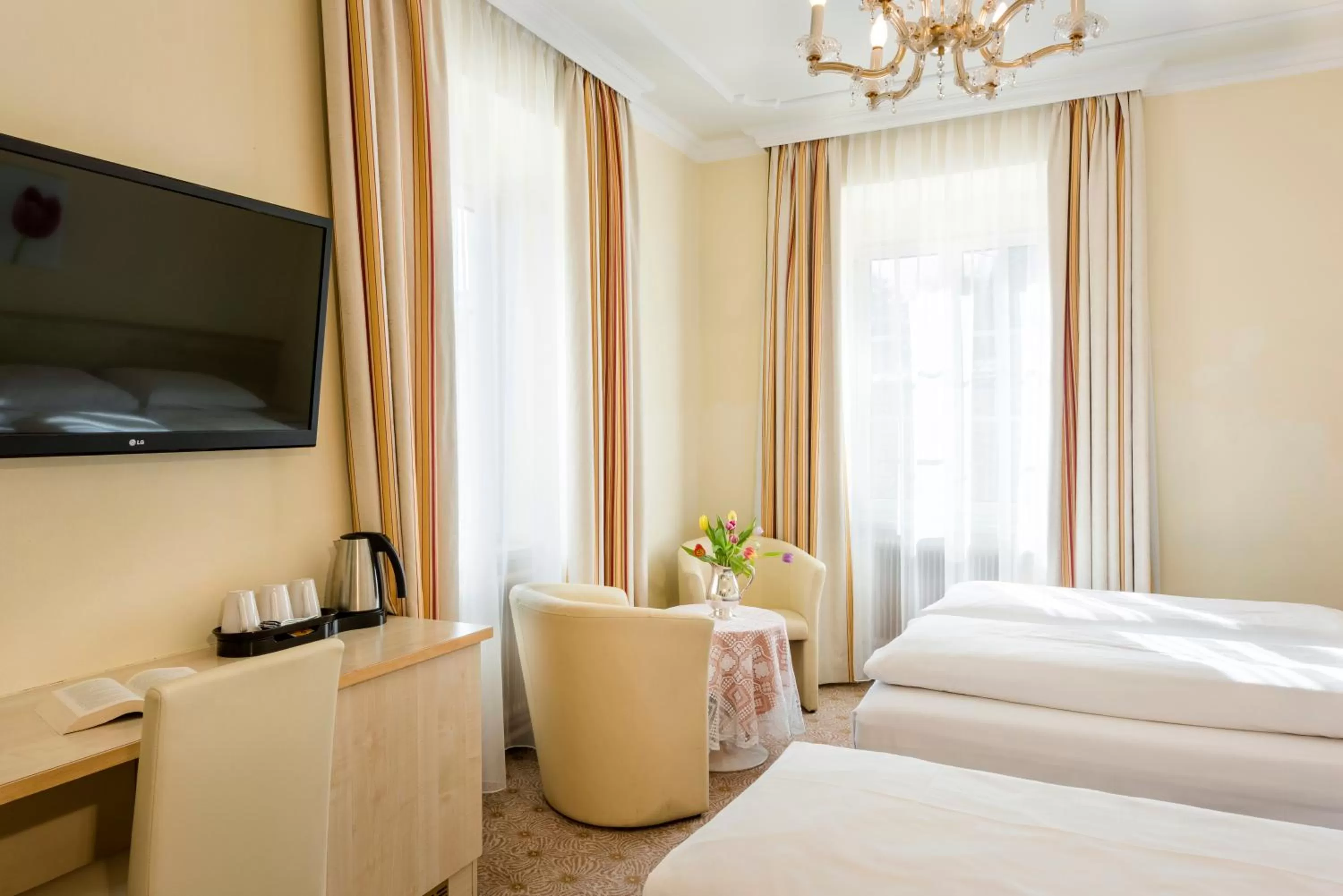 Day, Bed in Hotel Scherer