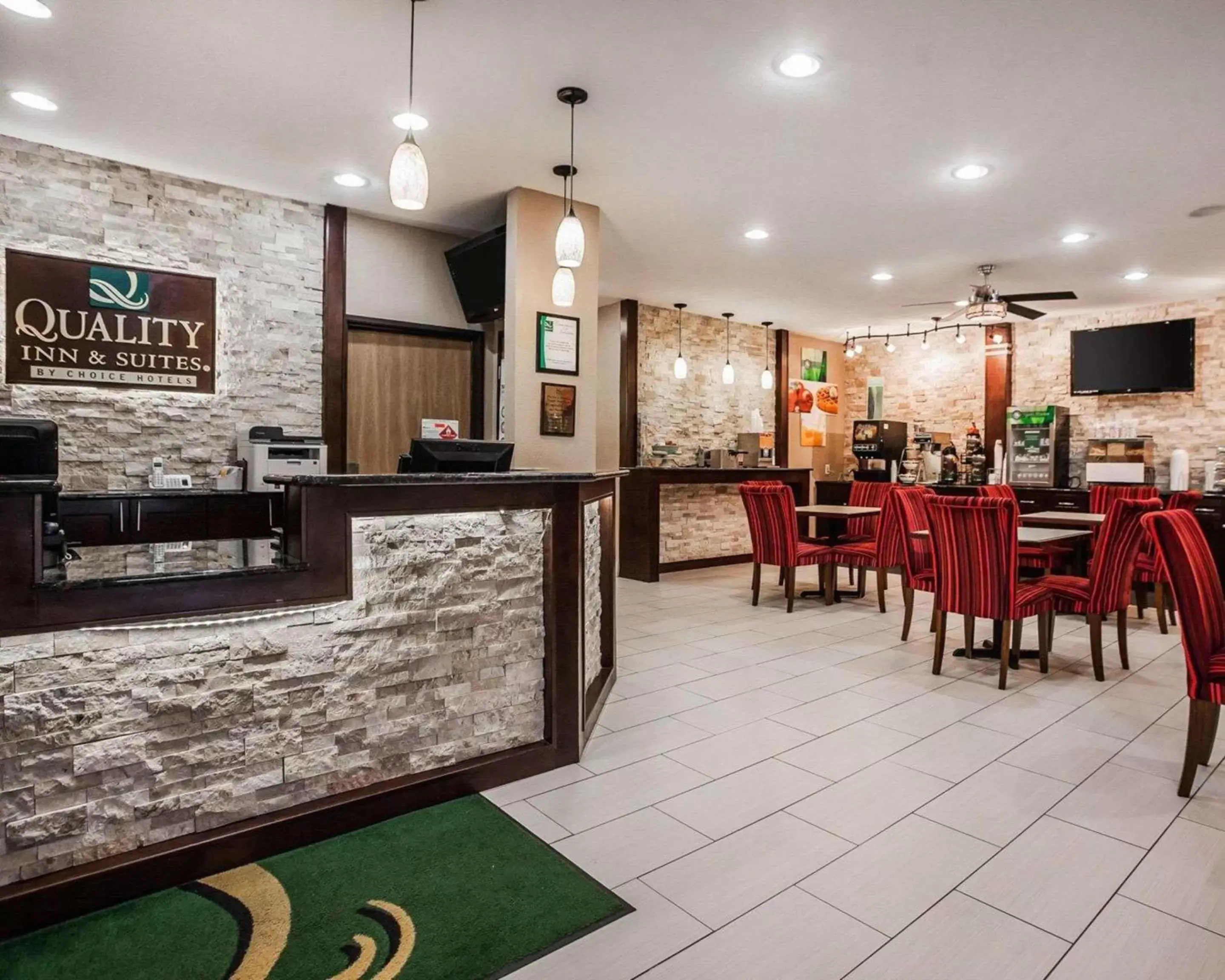 Lobby or reception in Quality Inn & Suites Des Moines Airport