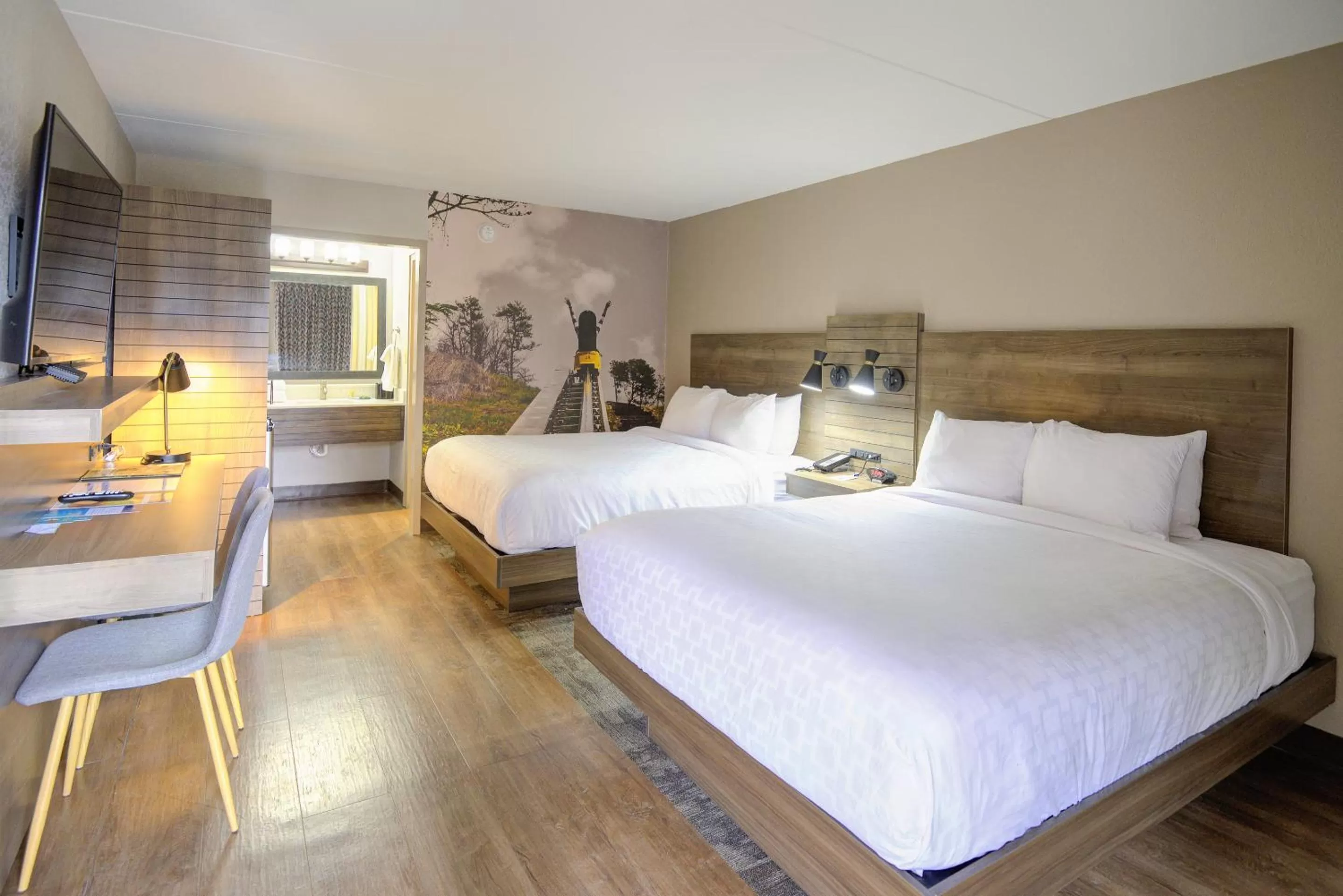 Photo of the whole room, Bed in Clarion Pointe Downtown Gatlinburg