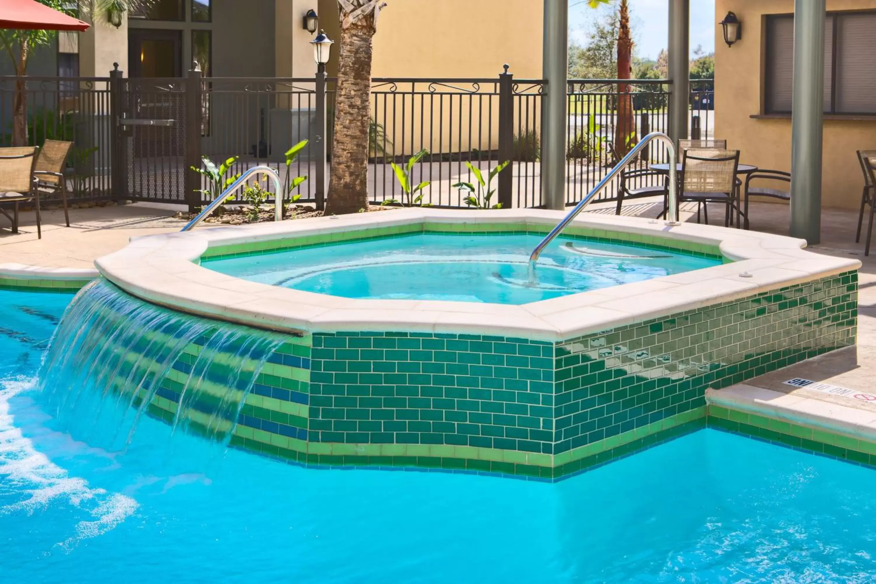 Area and facilities, Swimming Pool in Courtyard by Marriott Houma