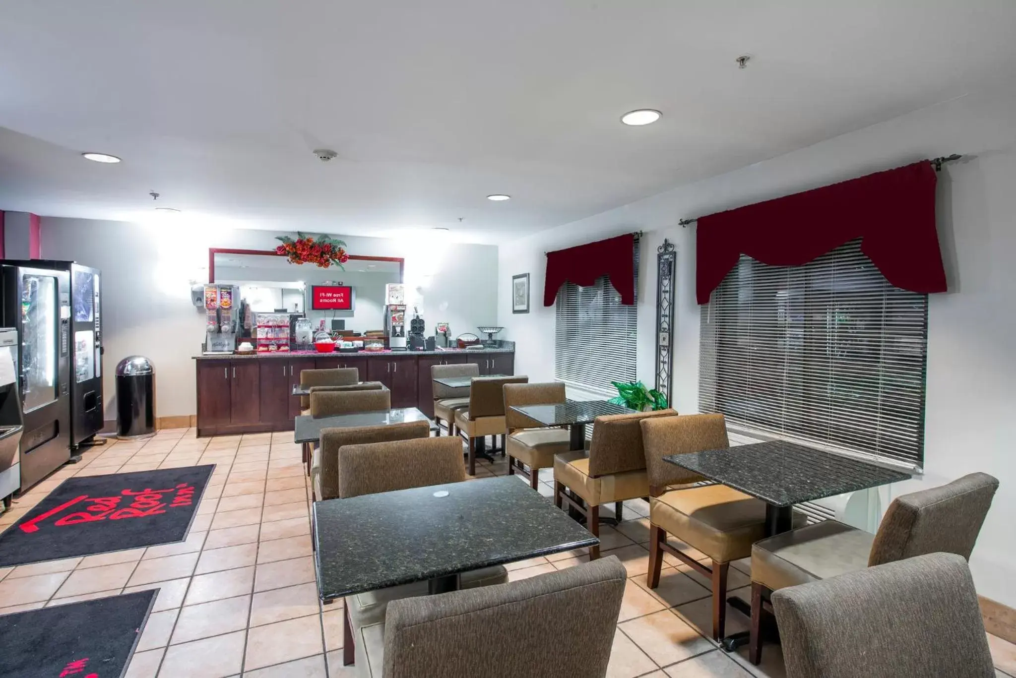 Breakfast, Restaurant/Places to Eat in Red Roof Inn & Suites Savannah Airport