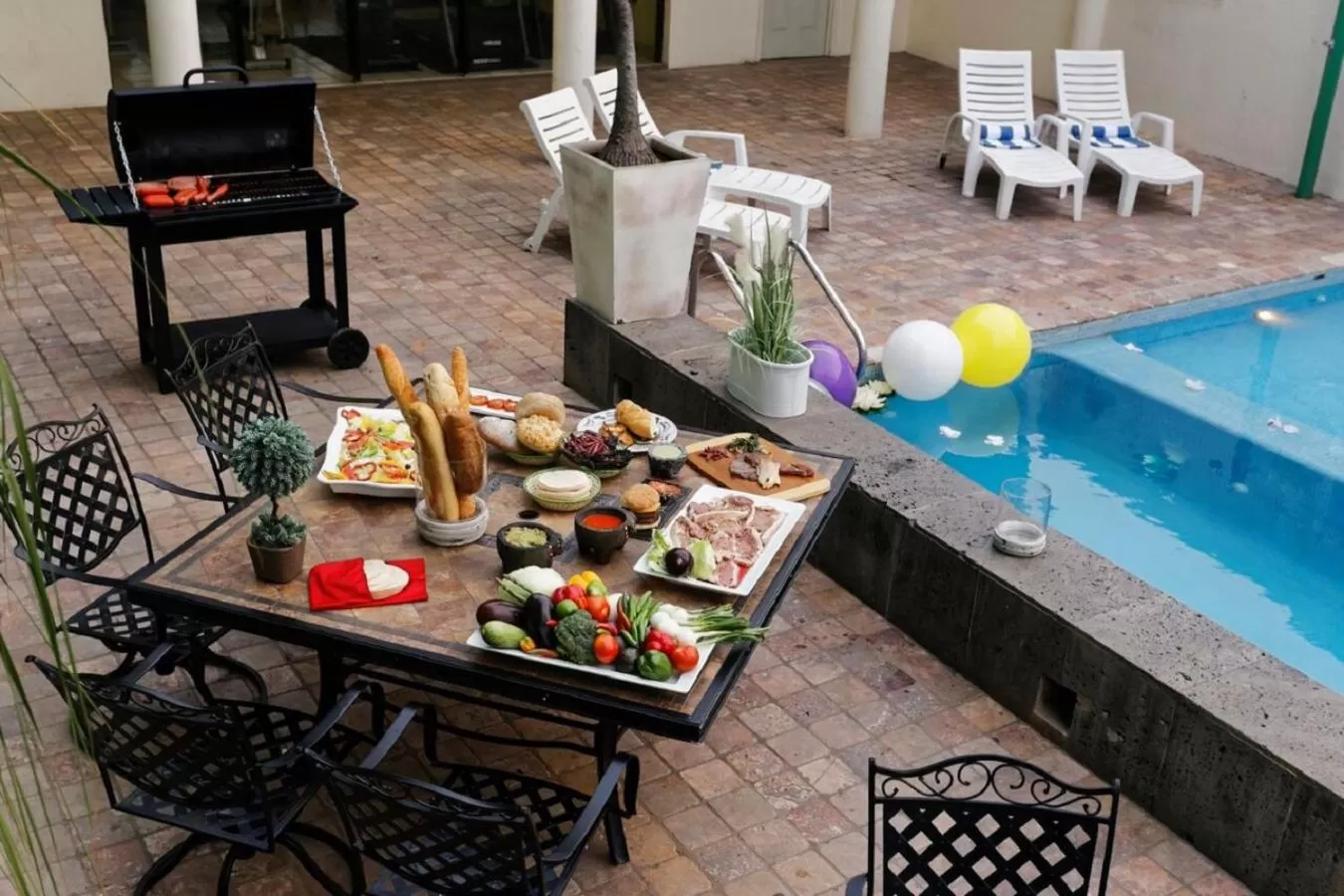 Swimming pool in Hotel Olmeca Plaza